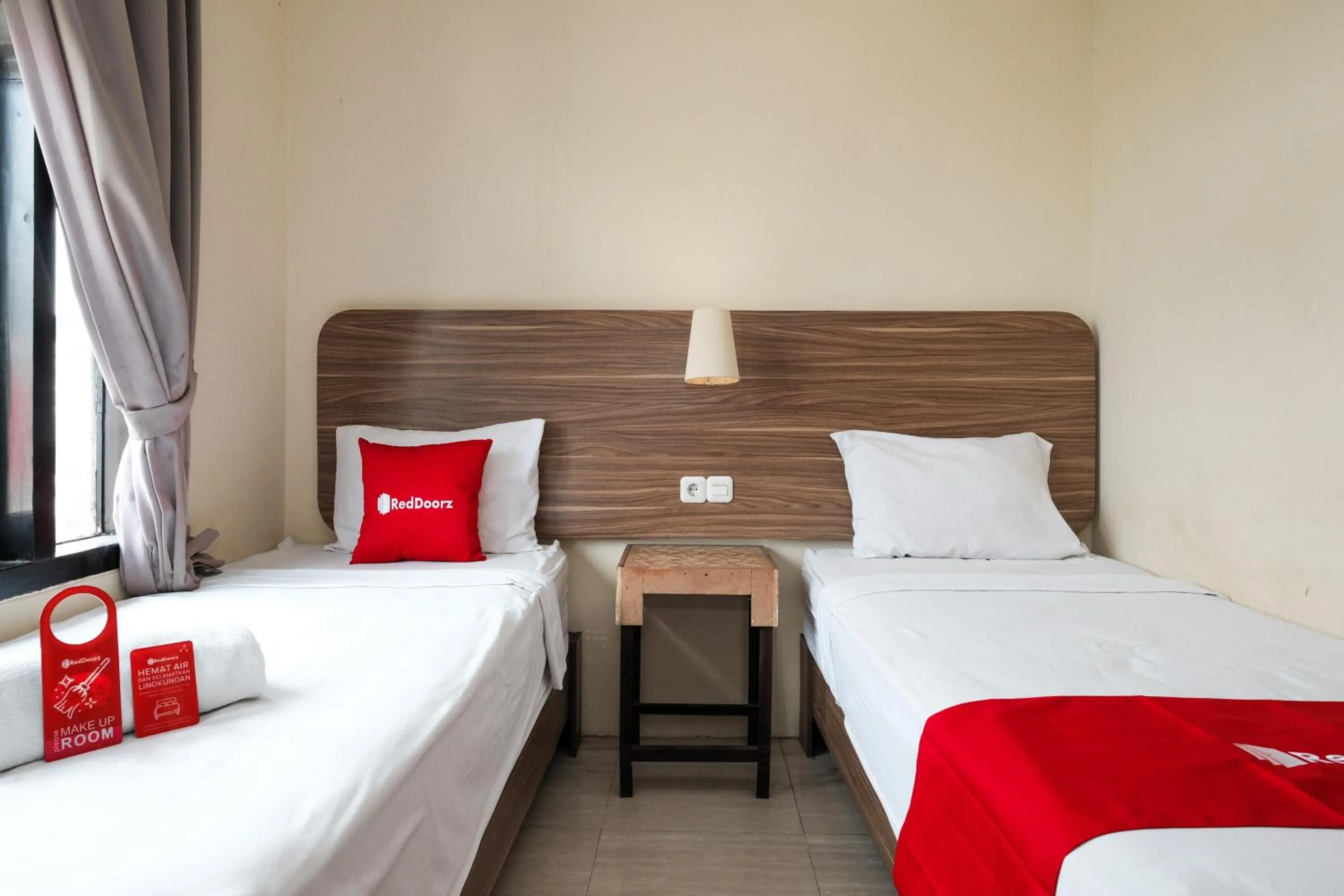 Bedroom, Bed in RedDoorz @ Wiyung 2