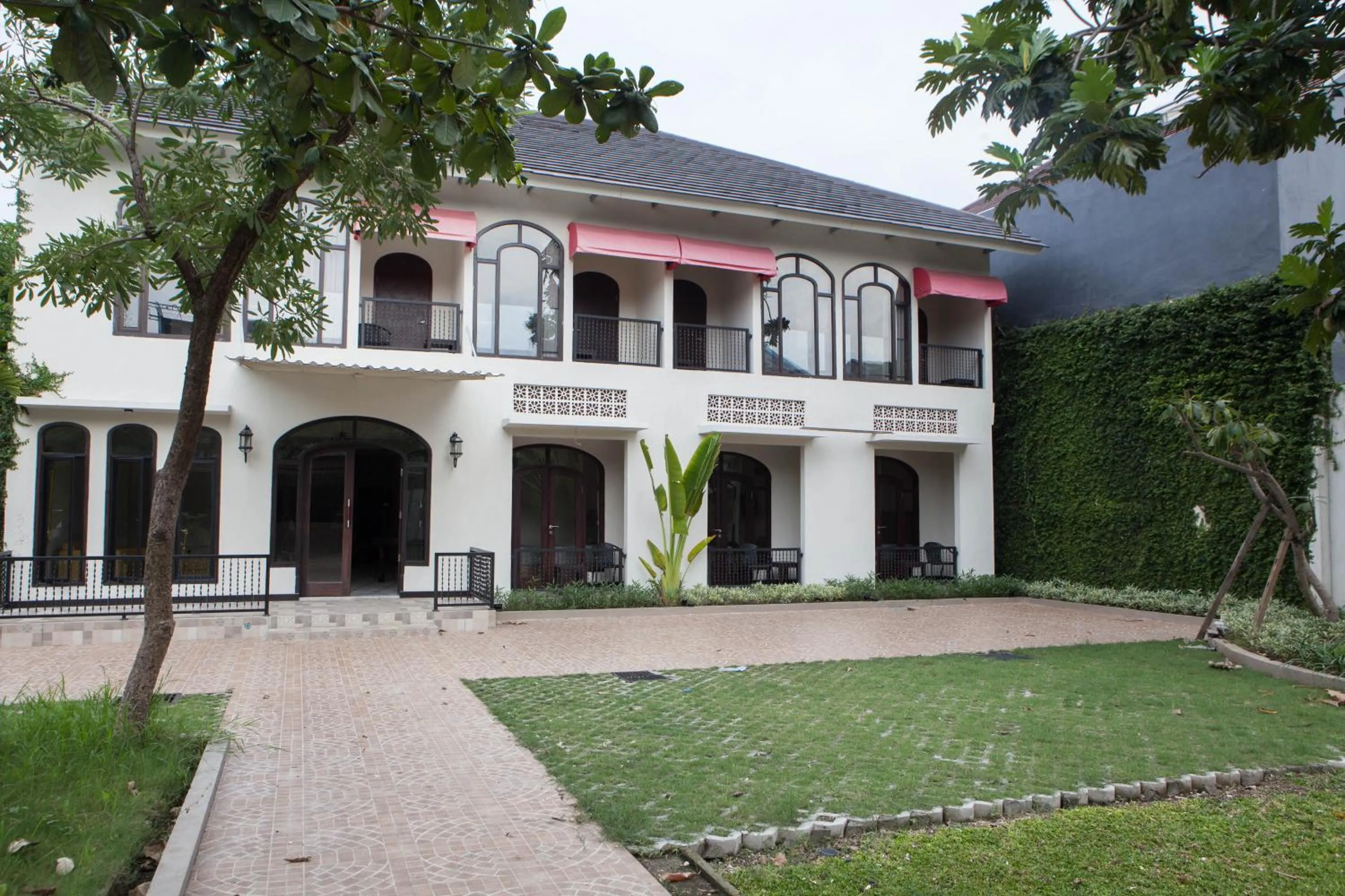 Property building in RedDoorz @ Wiyung 2