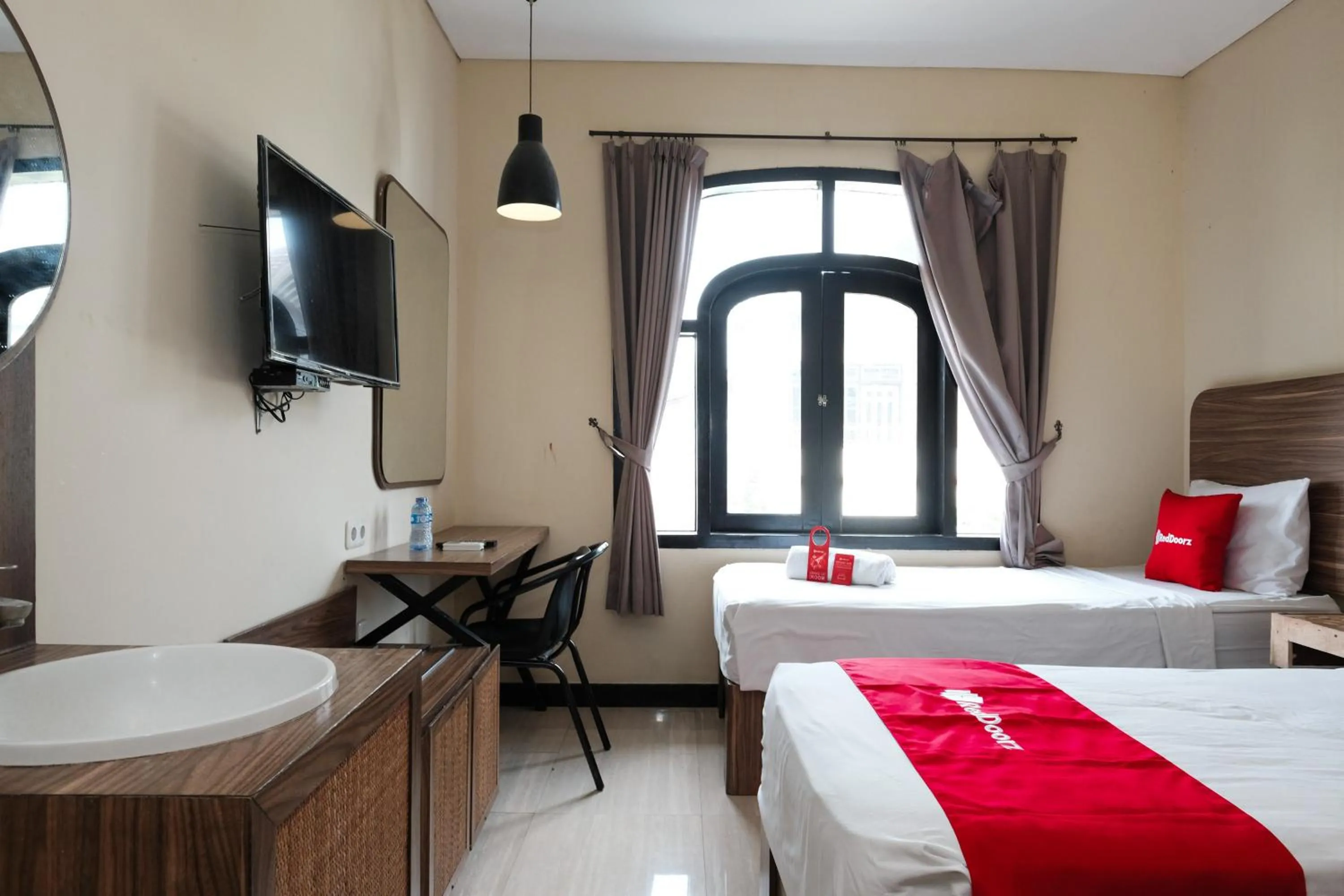 Bedroom, Bed in RedDoorz @ Wiyung 2