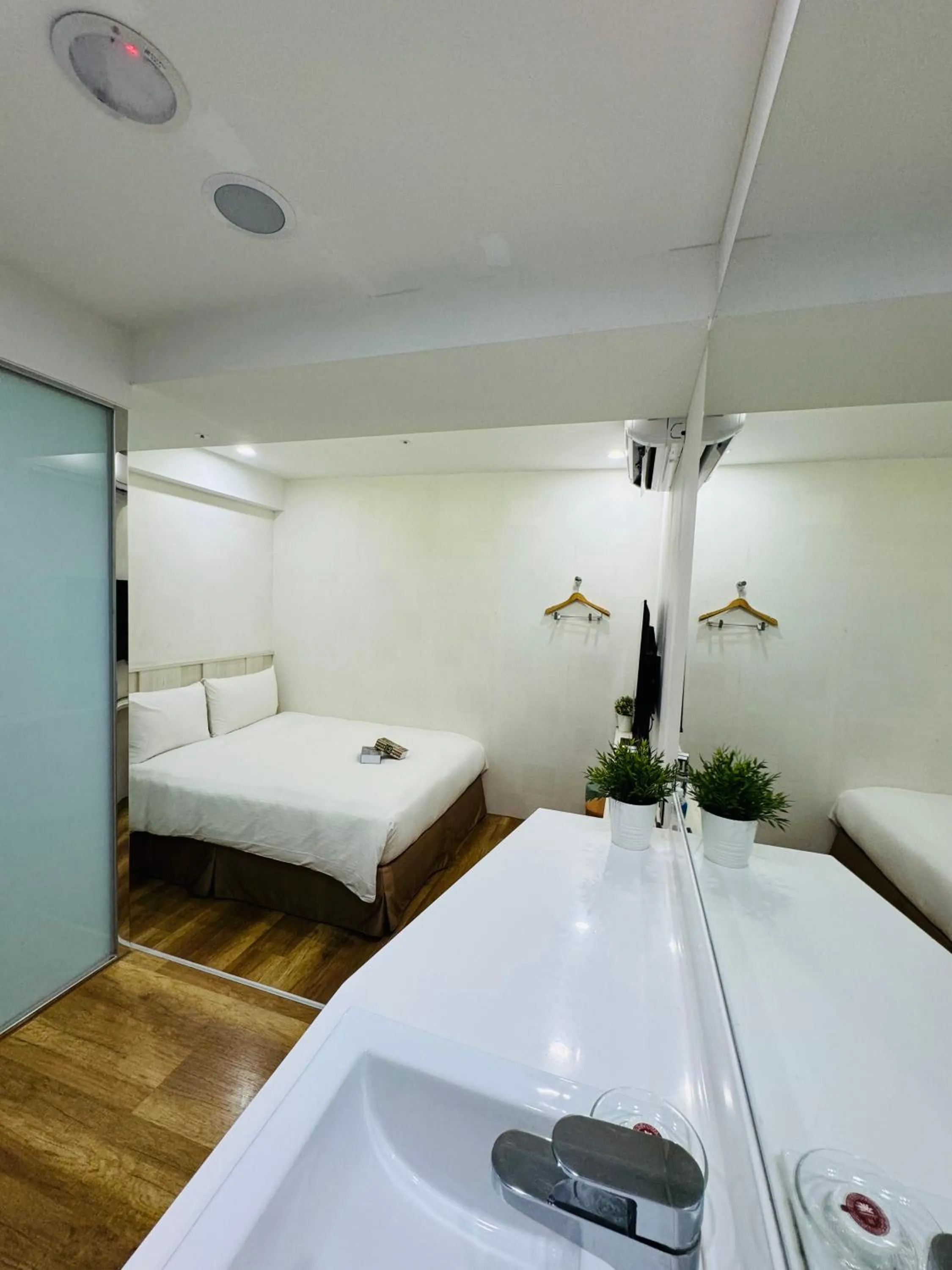 Photo of the whole room, Bed in Apause Inn