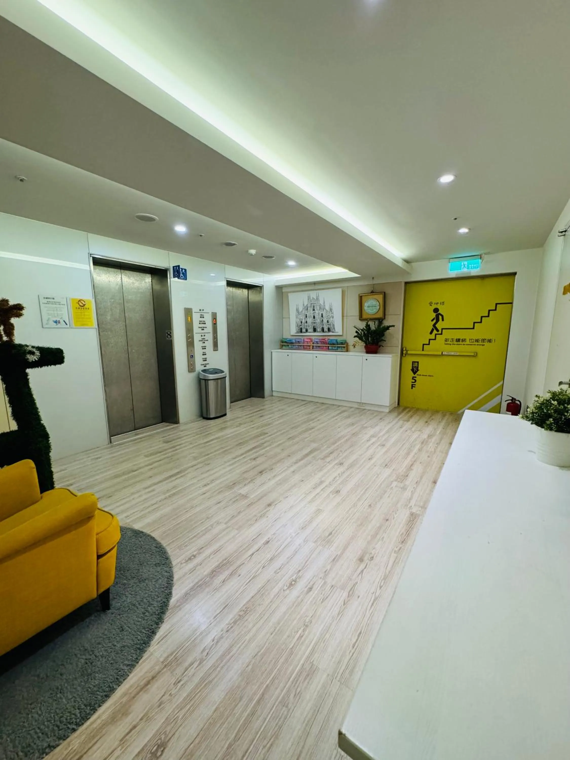 Property building, Bed in Apause Inn