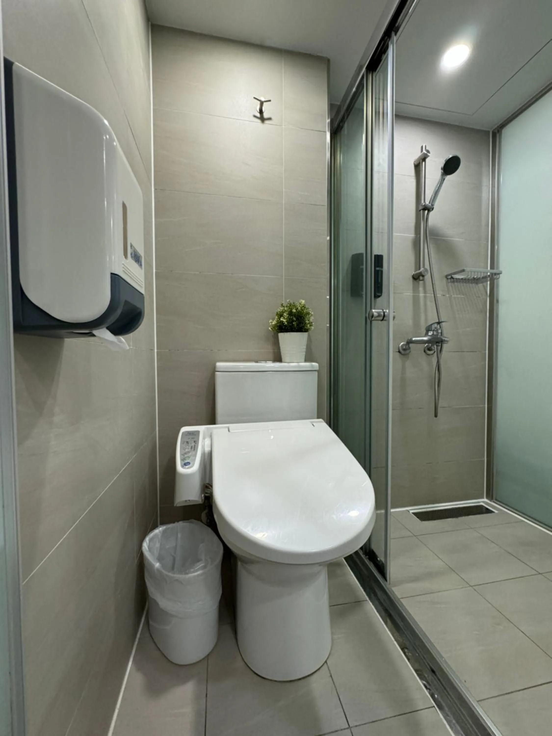 Toilet in Apause Inn