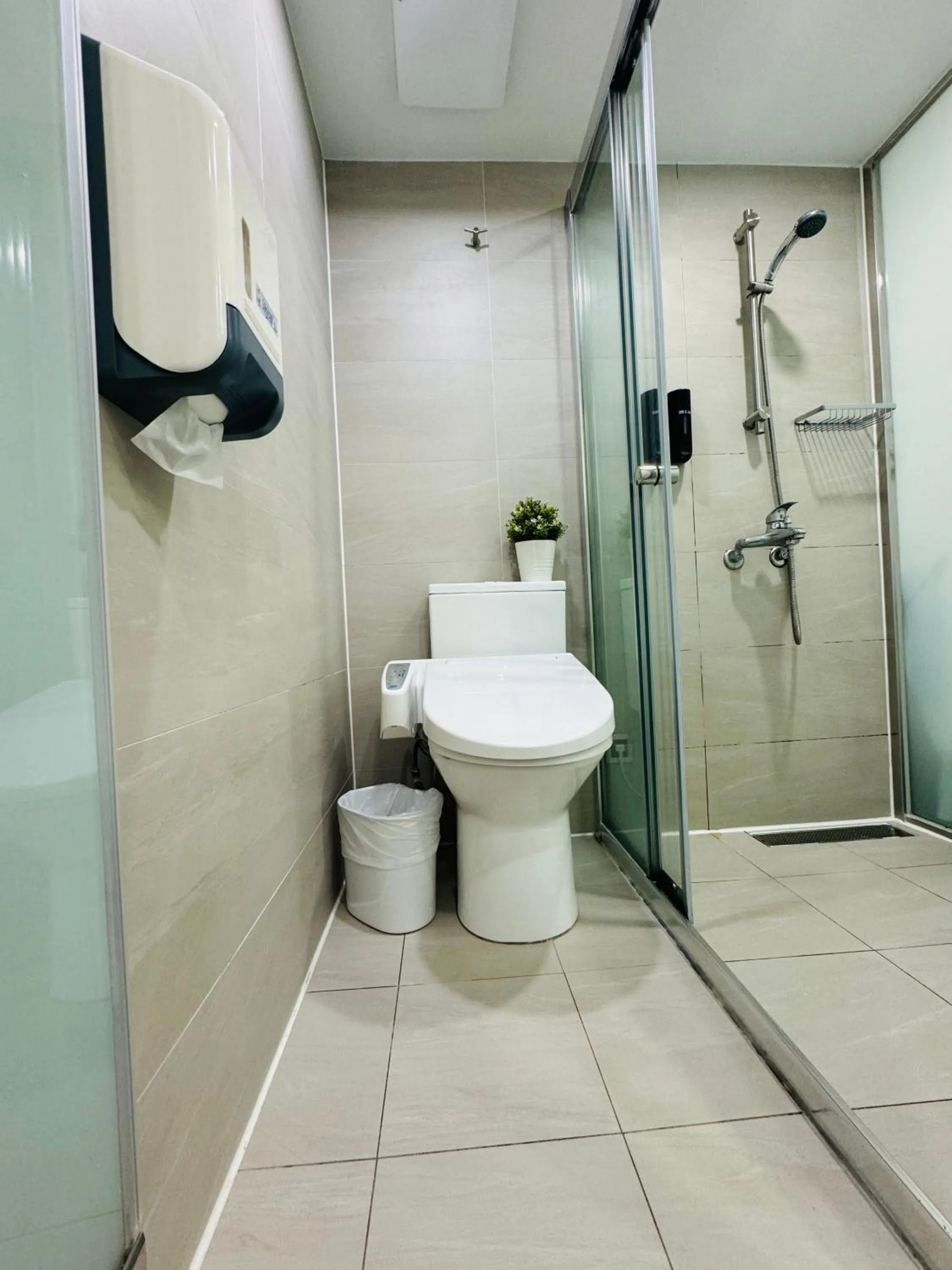 Toilet in Apause Inn