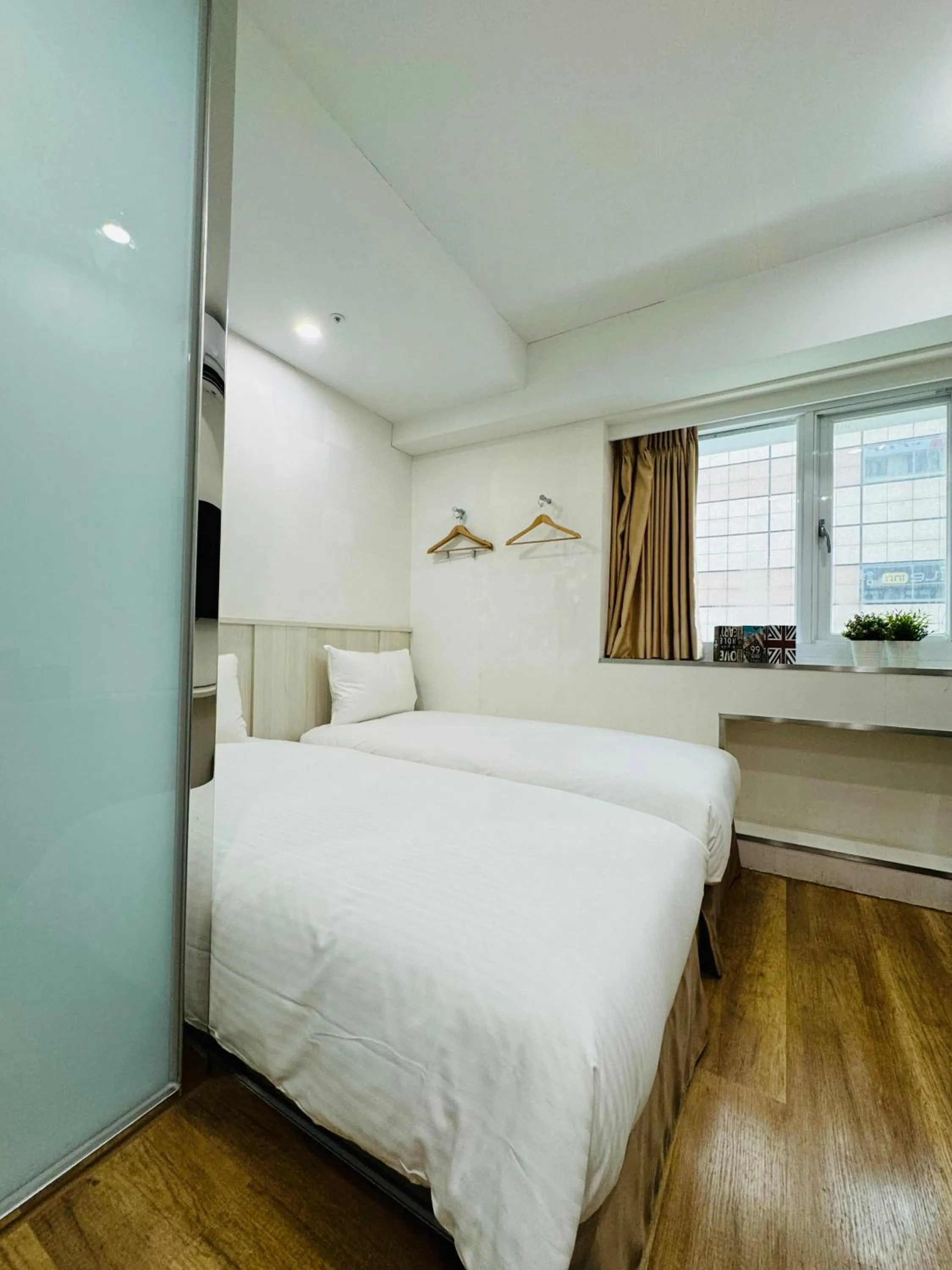 Photo of the whole room, Bed in Apause Inn