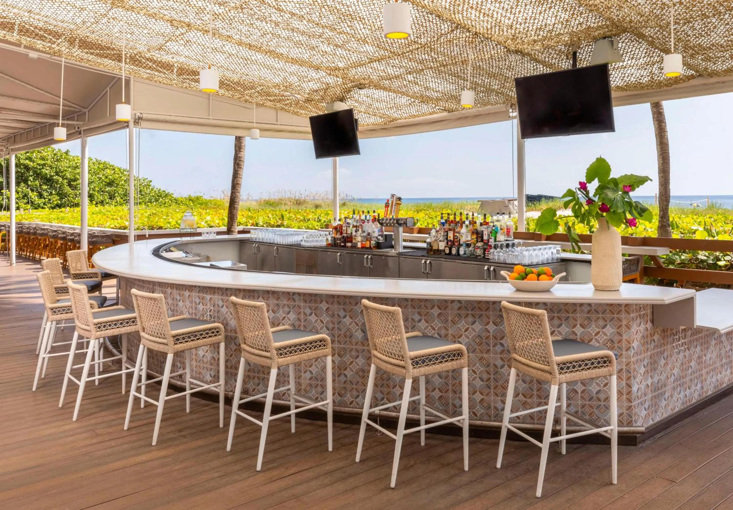 Lounge or bar in The Singer Oceanfront Resort, Curio Collection by Hilton
