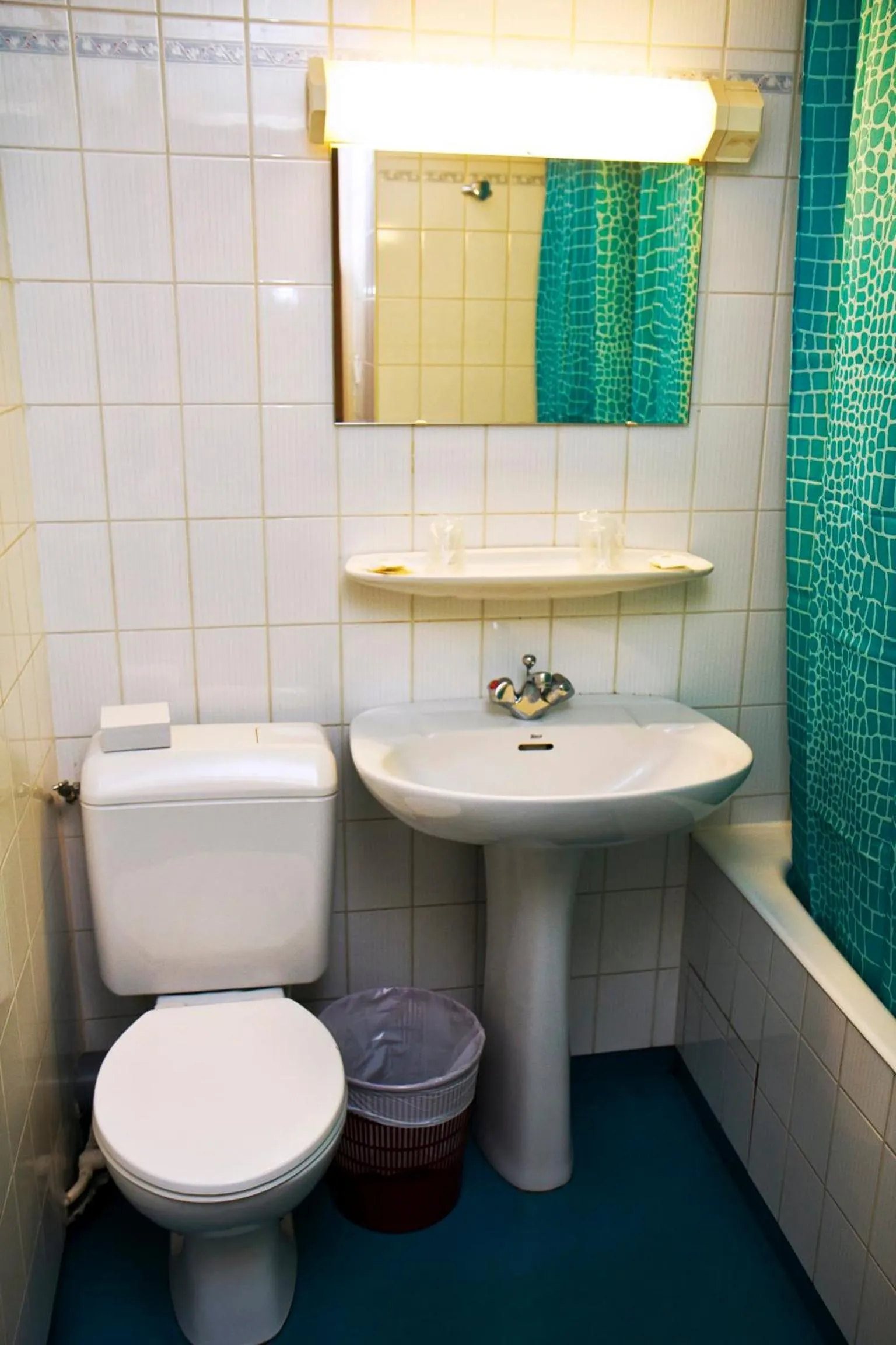 Bathroom in Hôtel Croix des Nordistes