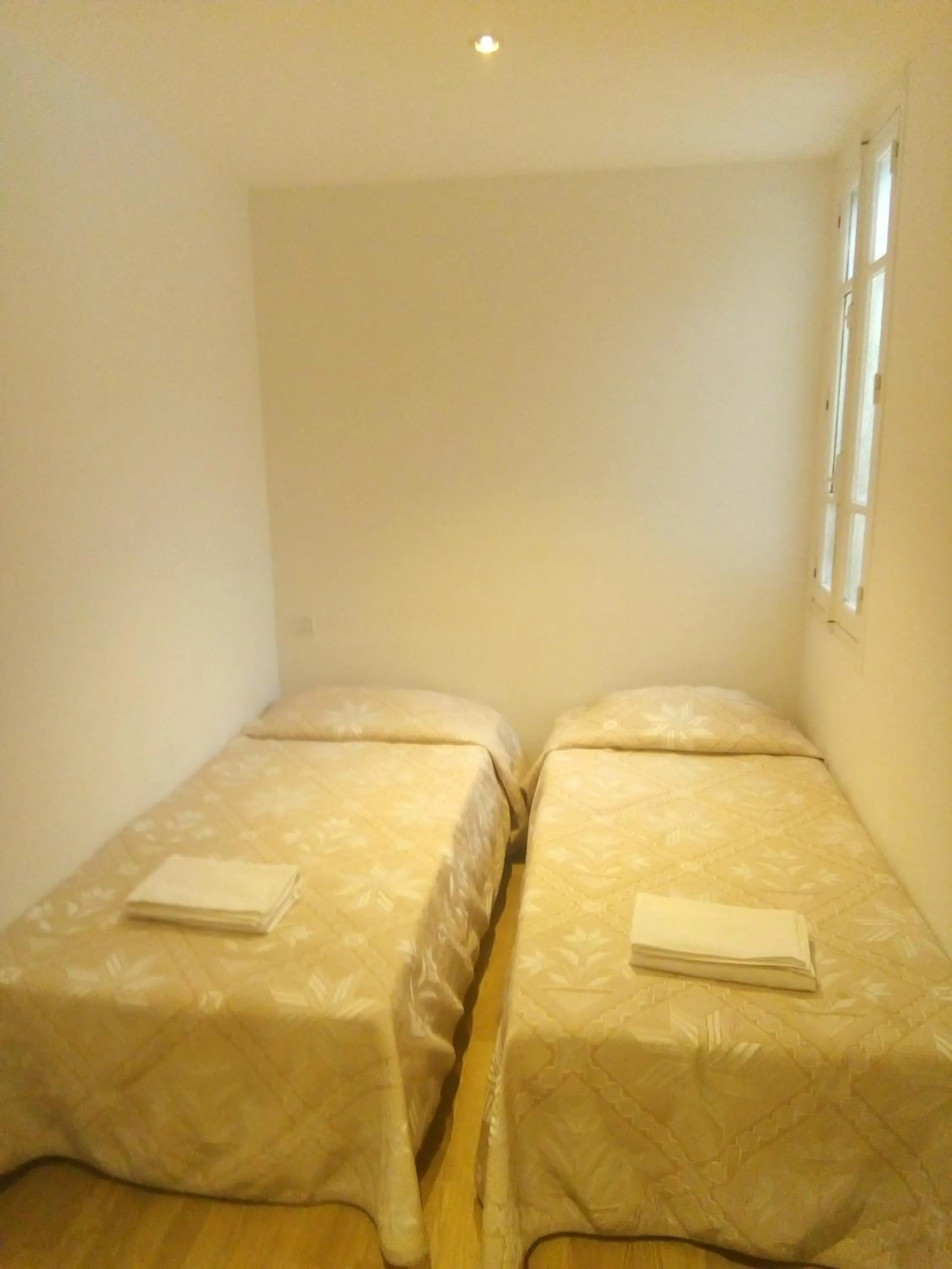 Bed in Hôtel Croix des Nordistes