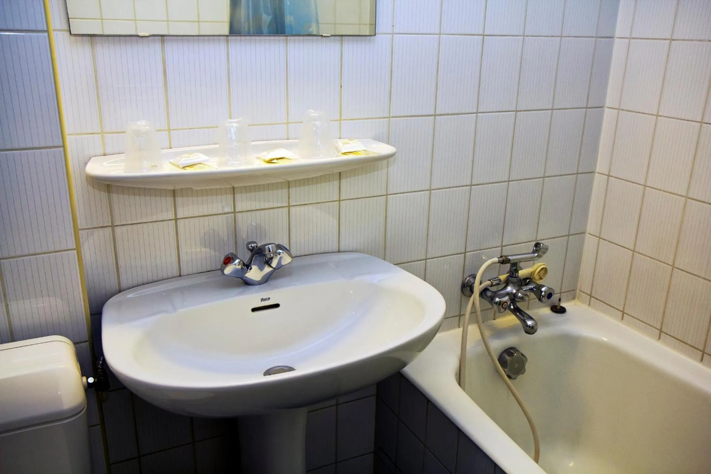 Bathroom in Hôtel Croix des Nordistes