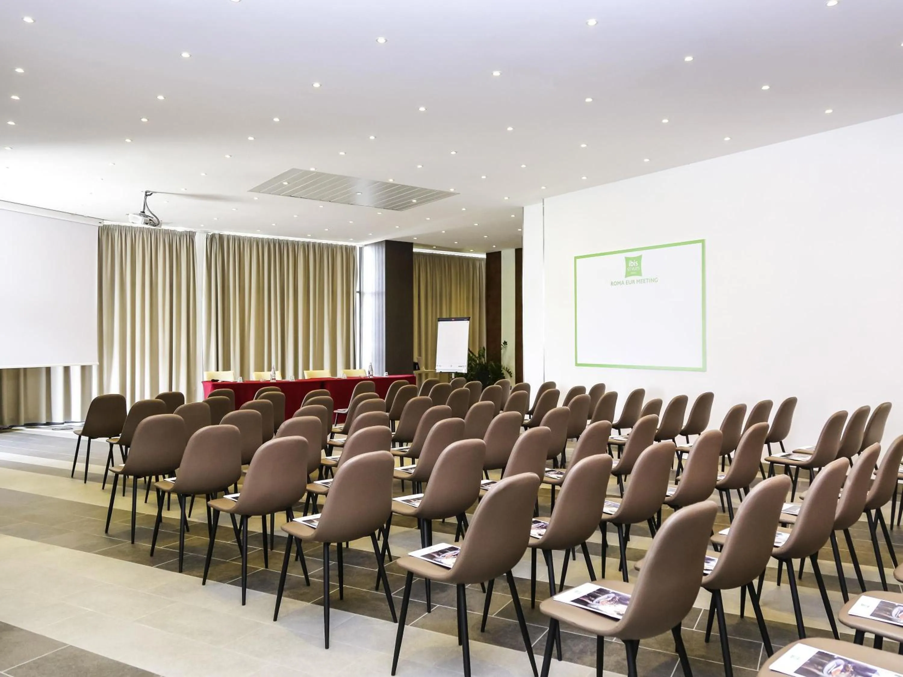 Meeting/conference room in Ibis Styles Roma Eur