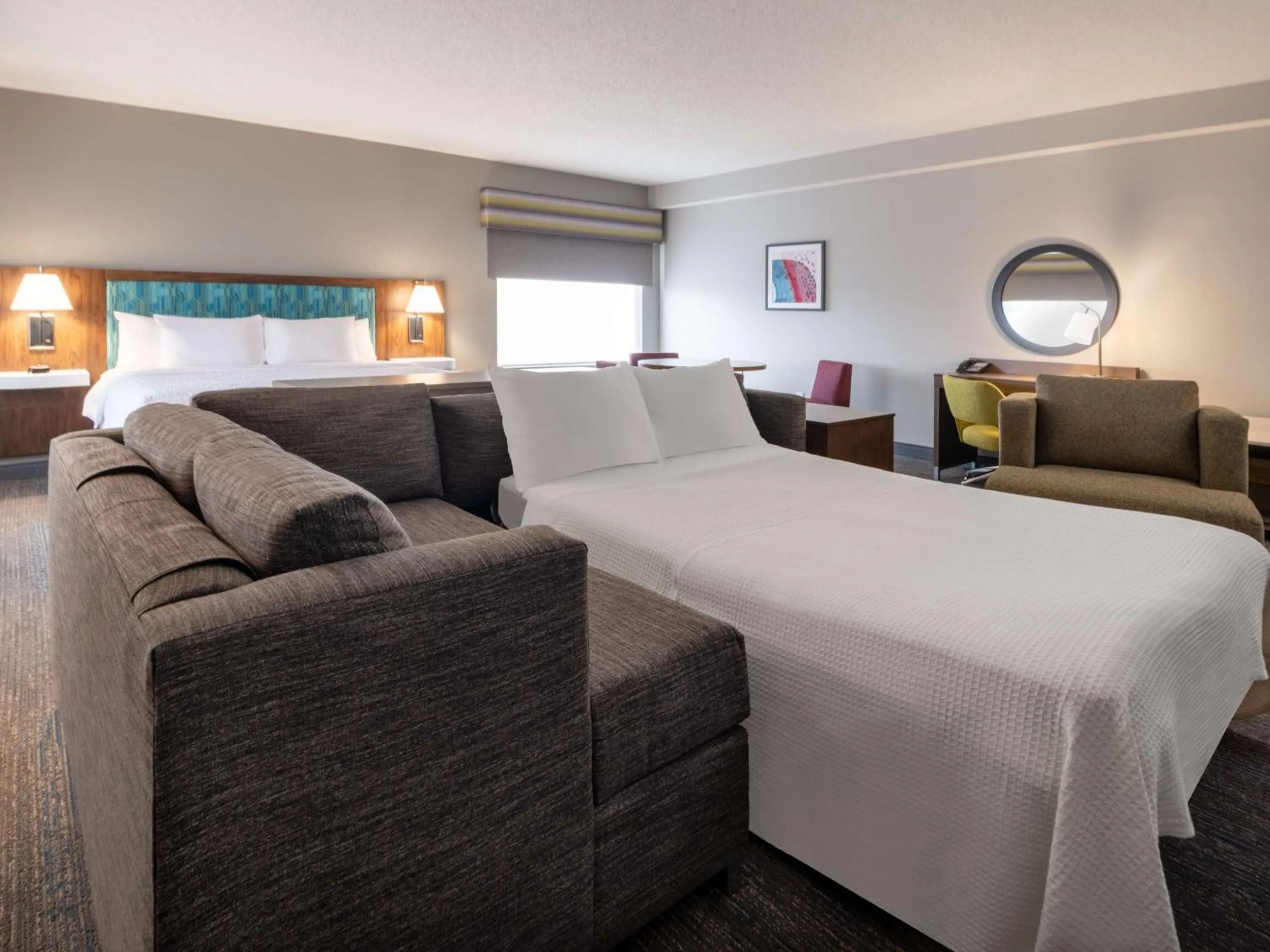 Living room, Bed in Hampton Inn West Palm Beach-Florida Turnpike