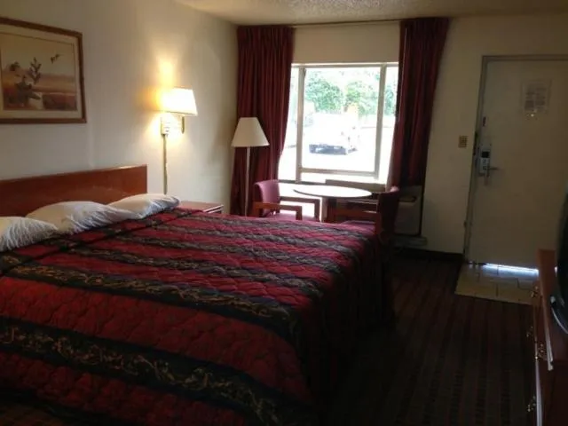 Bed in Days Inn by Wyndham South Fort Worth