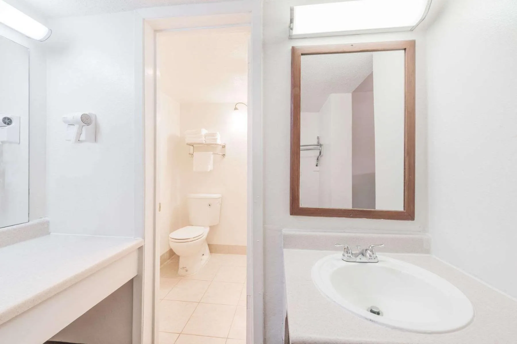 Days Inn by Wyndham South Fort Worth