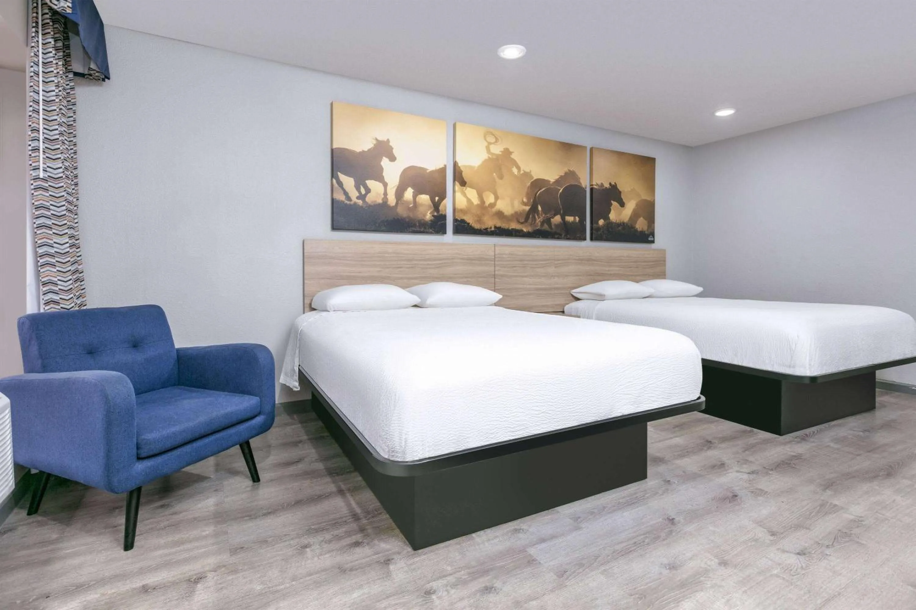 Photo of the whole room, Bed in Days Inn by Wyndham South Fort Worth