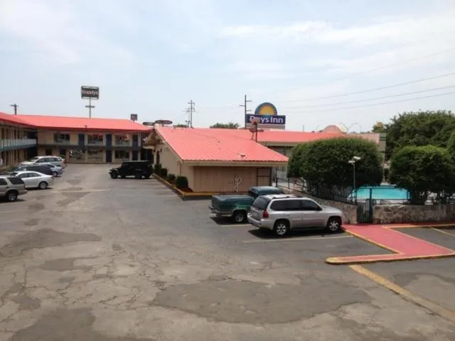 Days Inn by Wyndham South Fort Worth