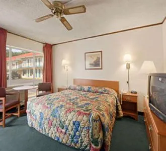 Bed in Days Inn by Wyndham South Fort Worth