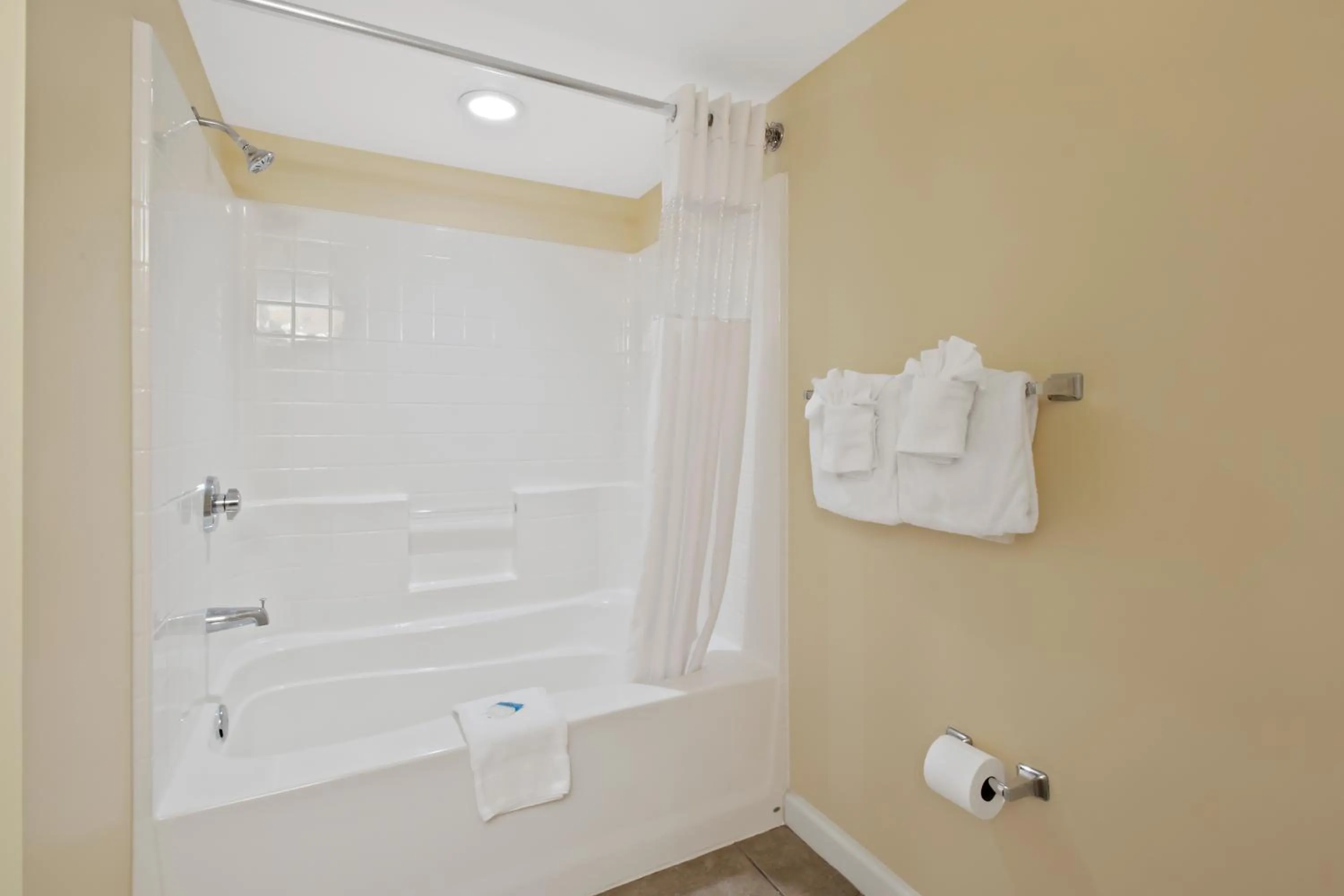 Bathroom in Tilghman Beach and Golf Resort