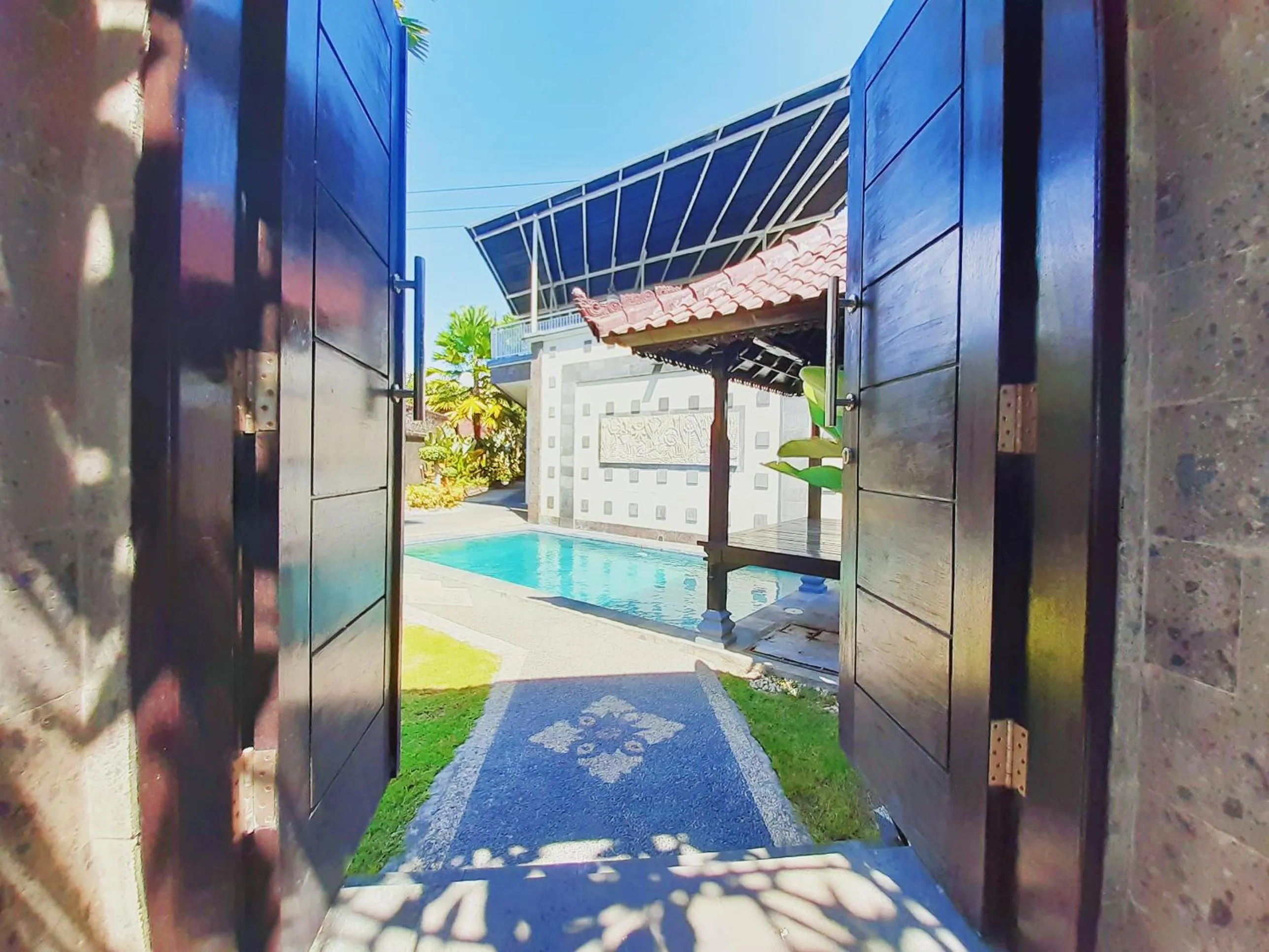 Property building in De Loran Hotel