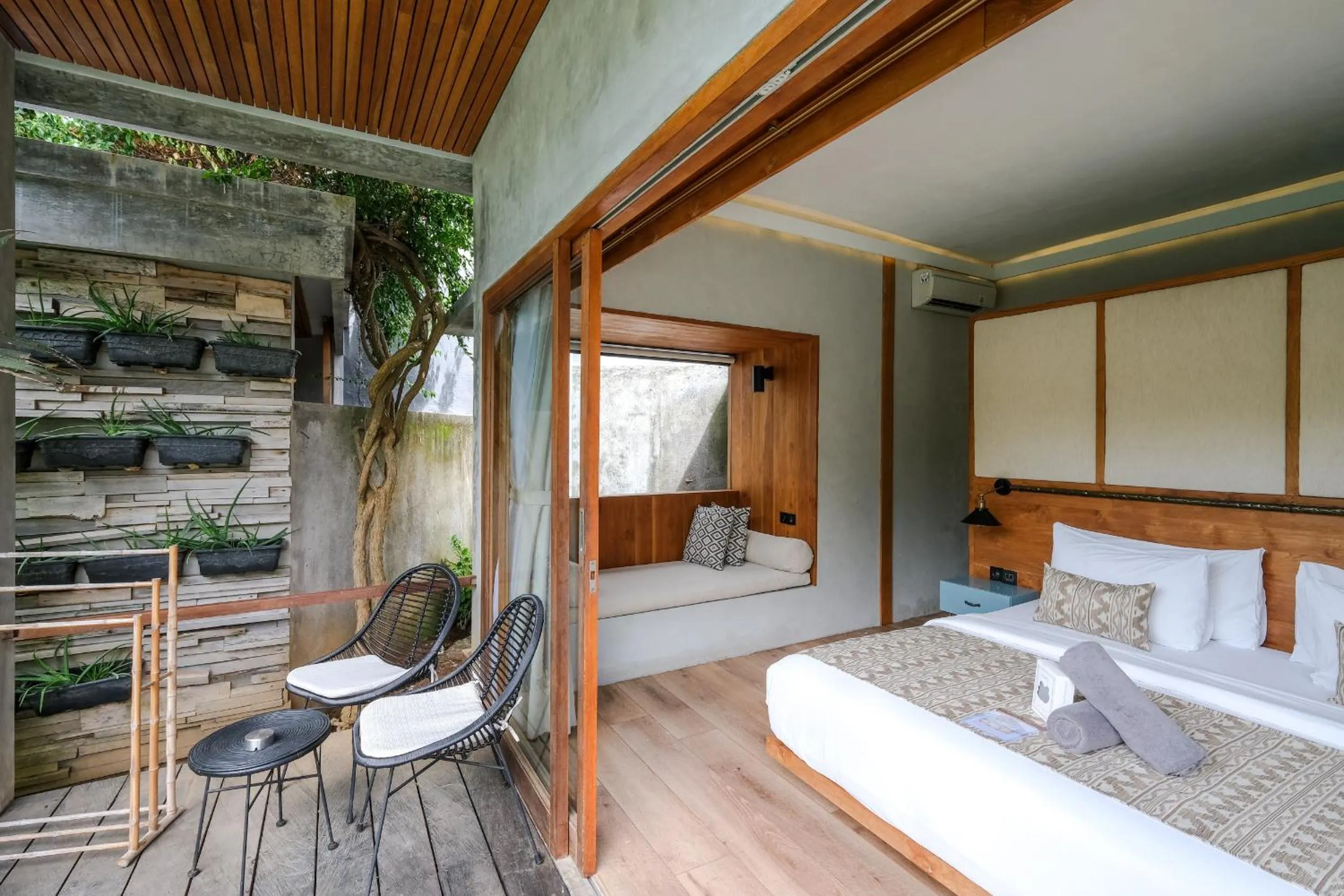 Photo of the whole room, Bed in The Elementum