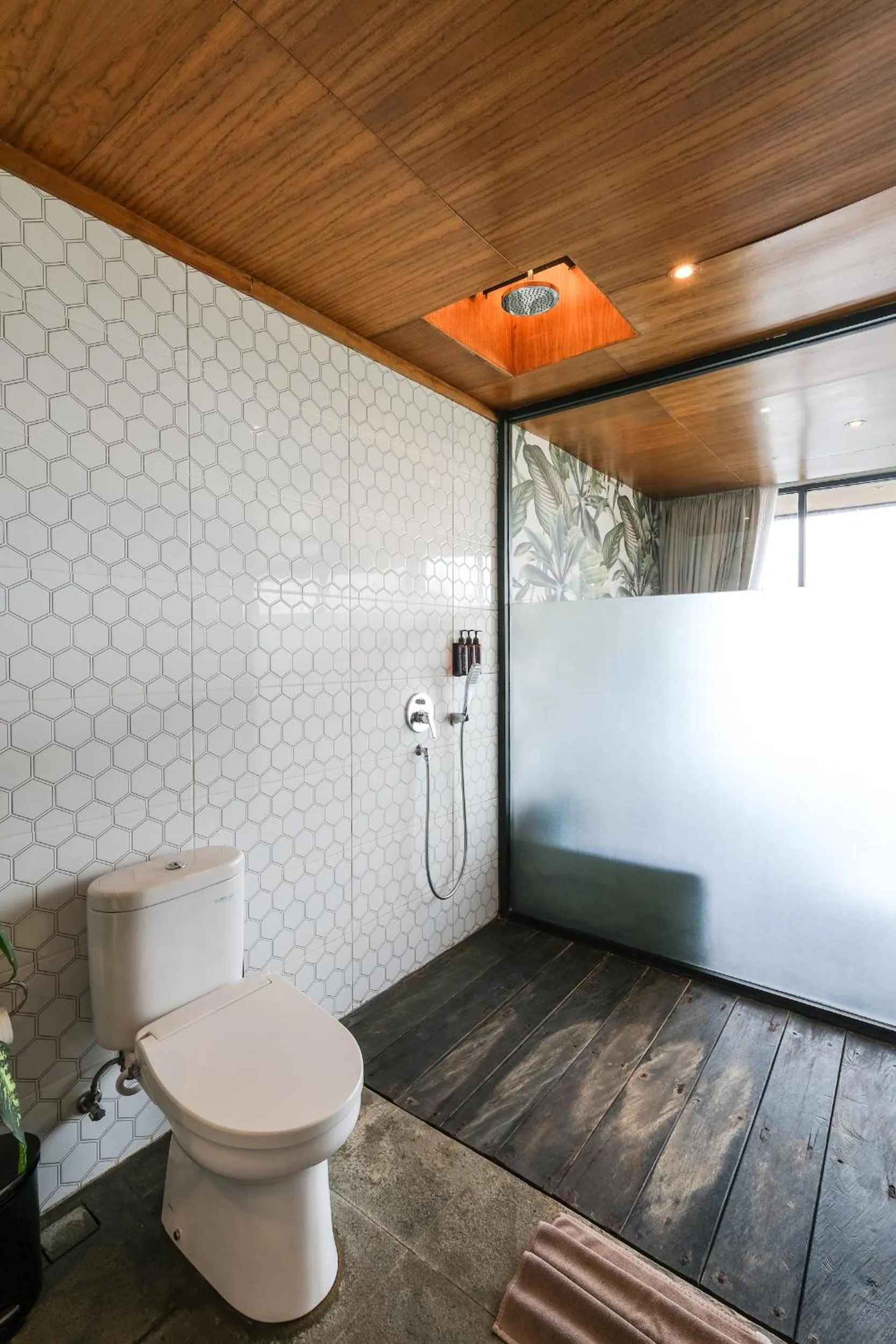 Shower in The Elementum