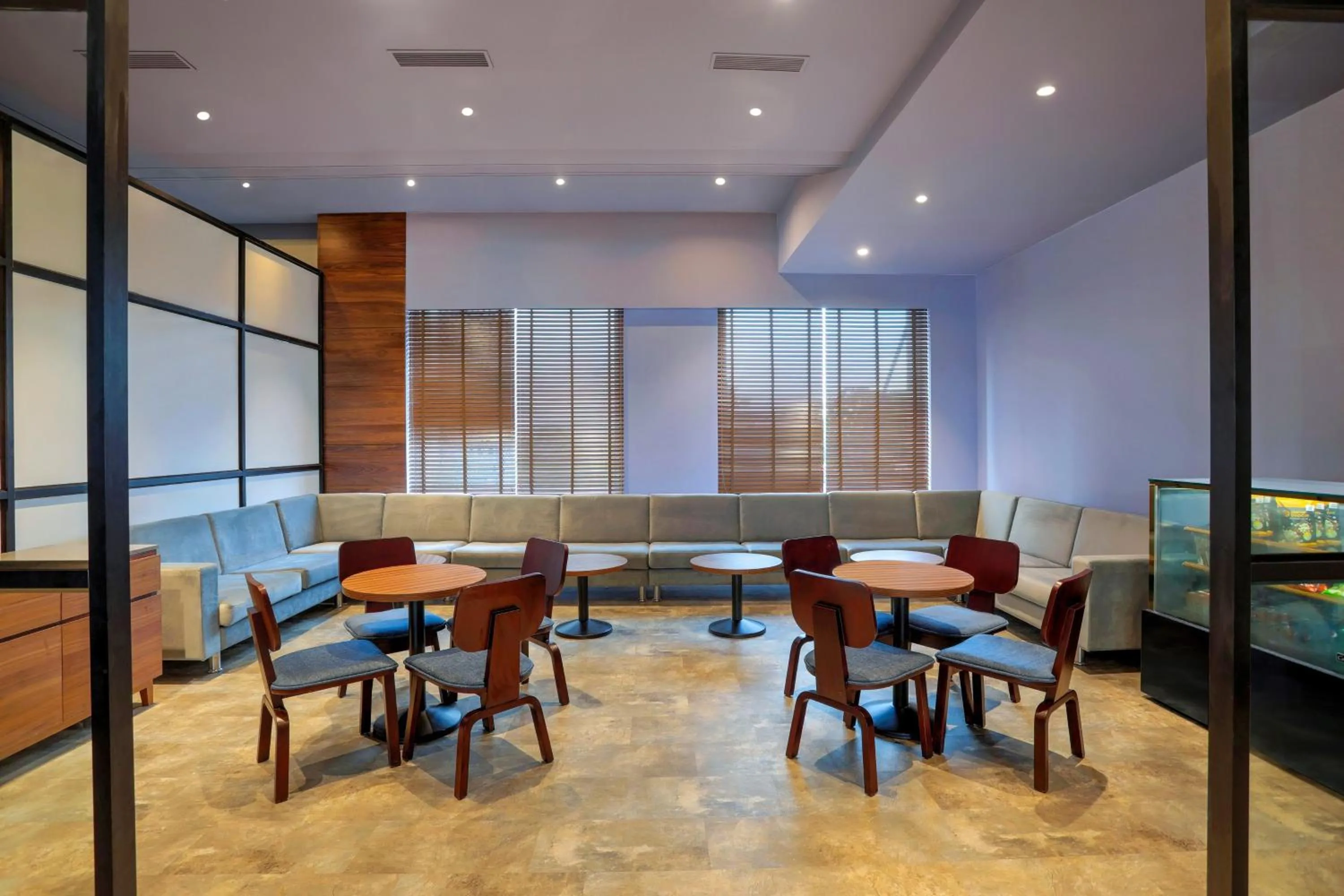 Lounge or bar in Four Points by Sheraton Chennai OMR