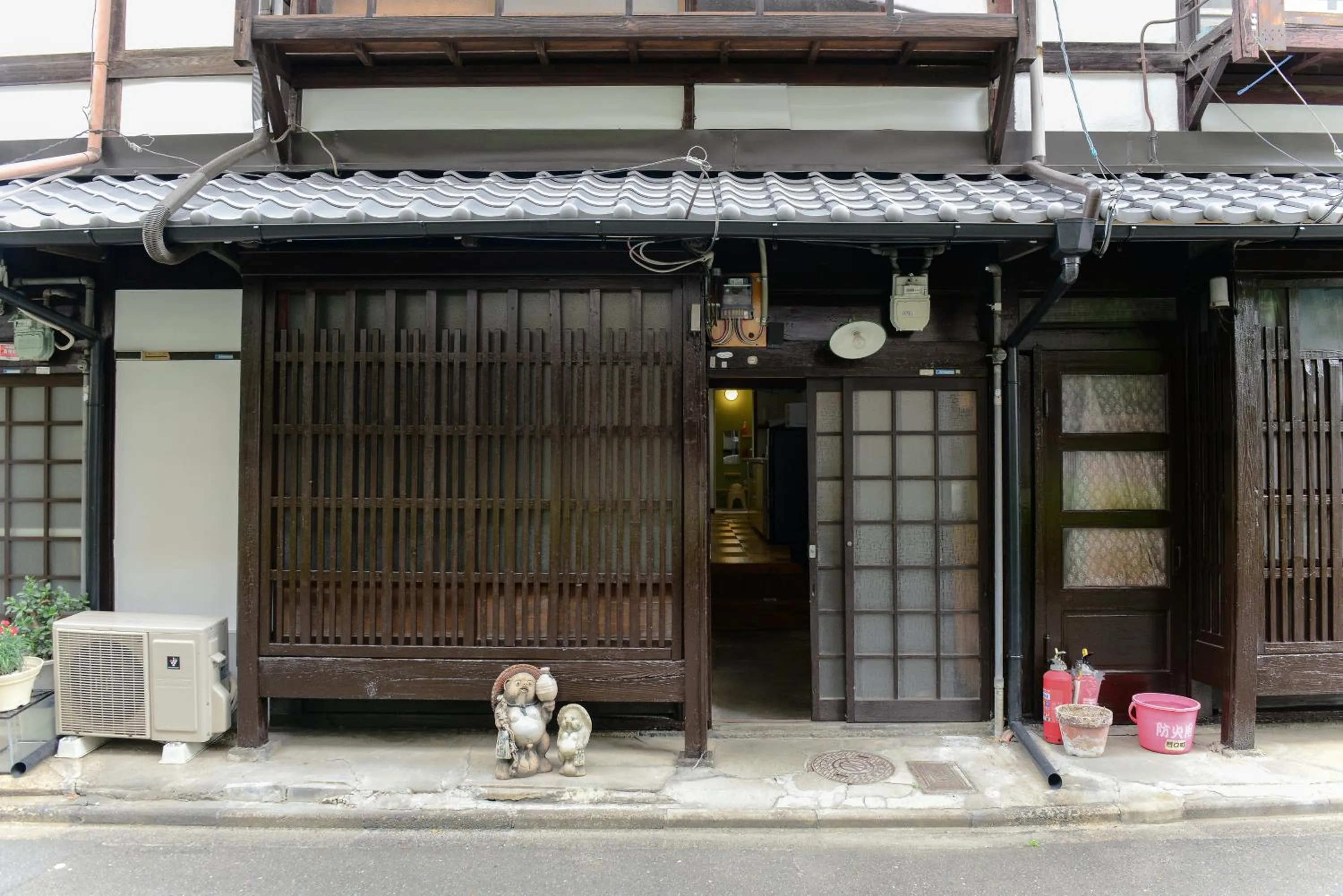 Property building in Nishioji TANUKI