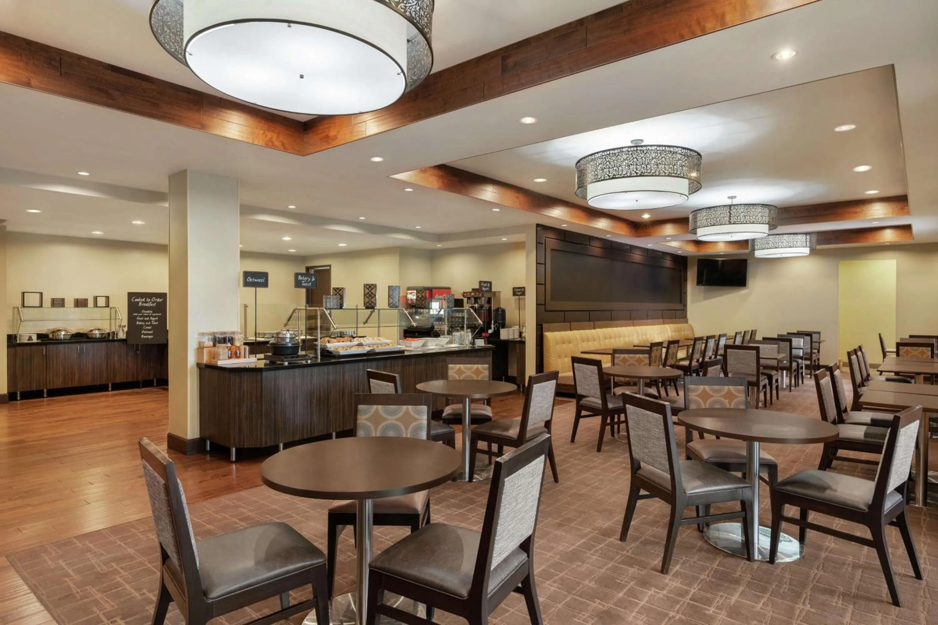 Restaurant/places to eat in Embassy Suites by Hilton Salt Lake West Valley City