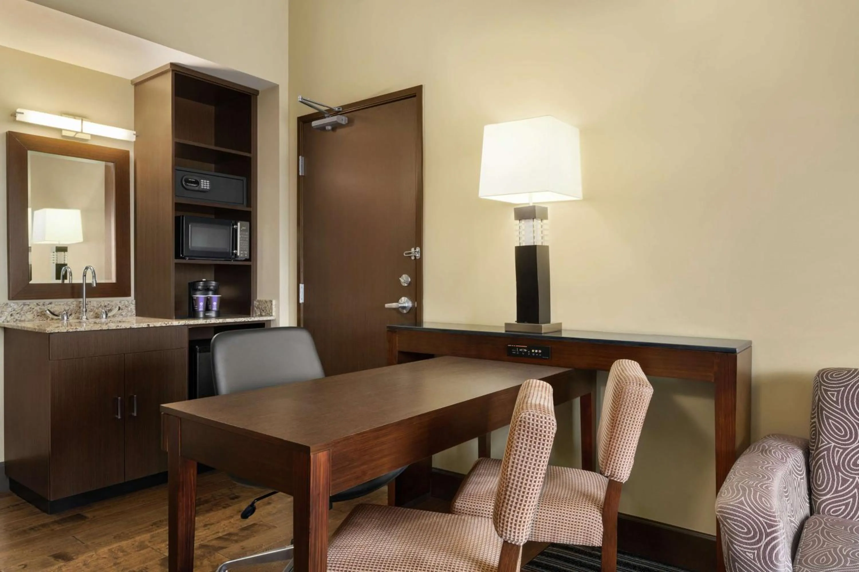 Bedroom in Embassy Suites by Hilton Salt Lake West Valley City