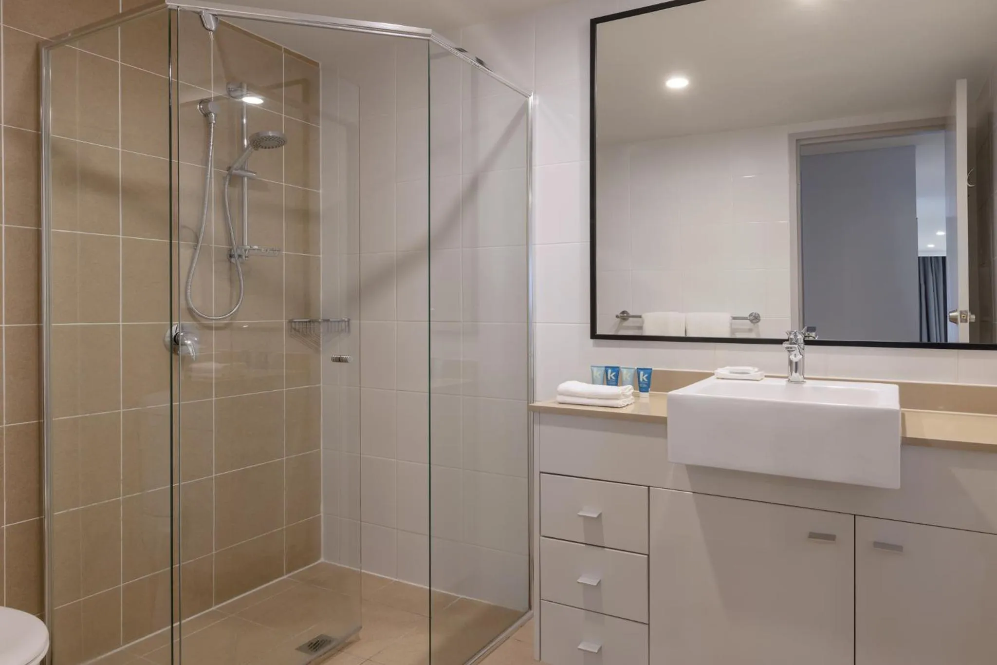 Shower in Meriton Suites Broadbeach