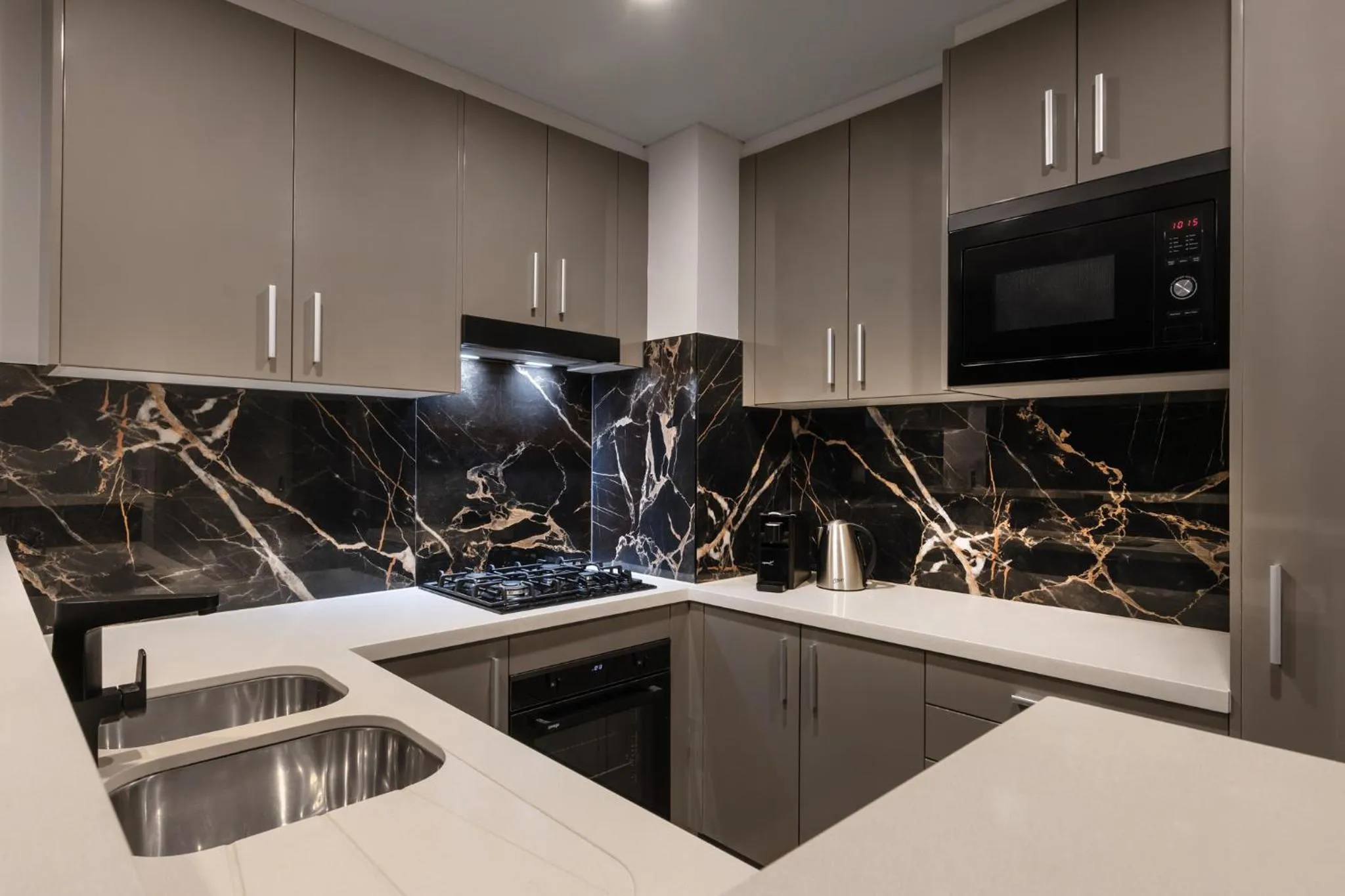 Kitchen or kitchenette in Meriton Suites Broadbeach