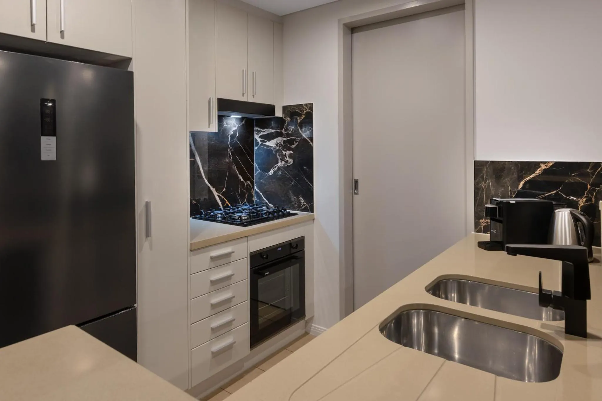 Kitchen or kitchenette in Meriton Suites Broadbeach