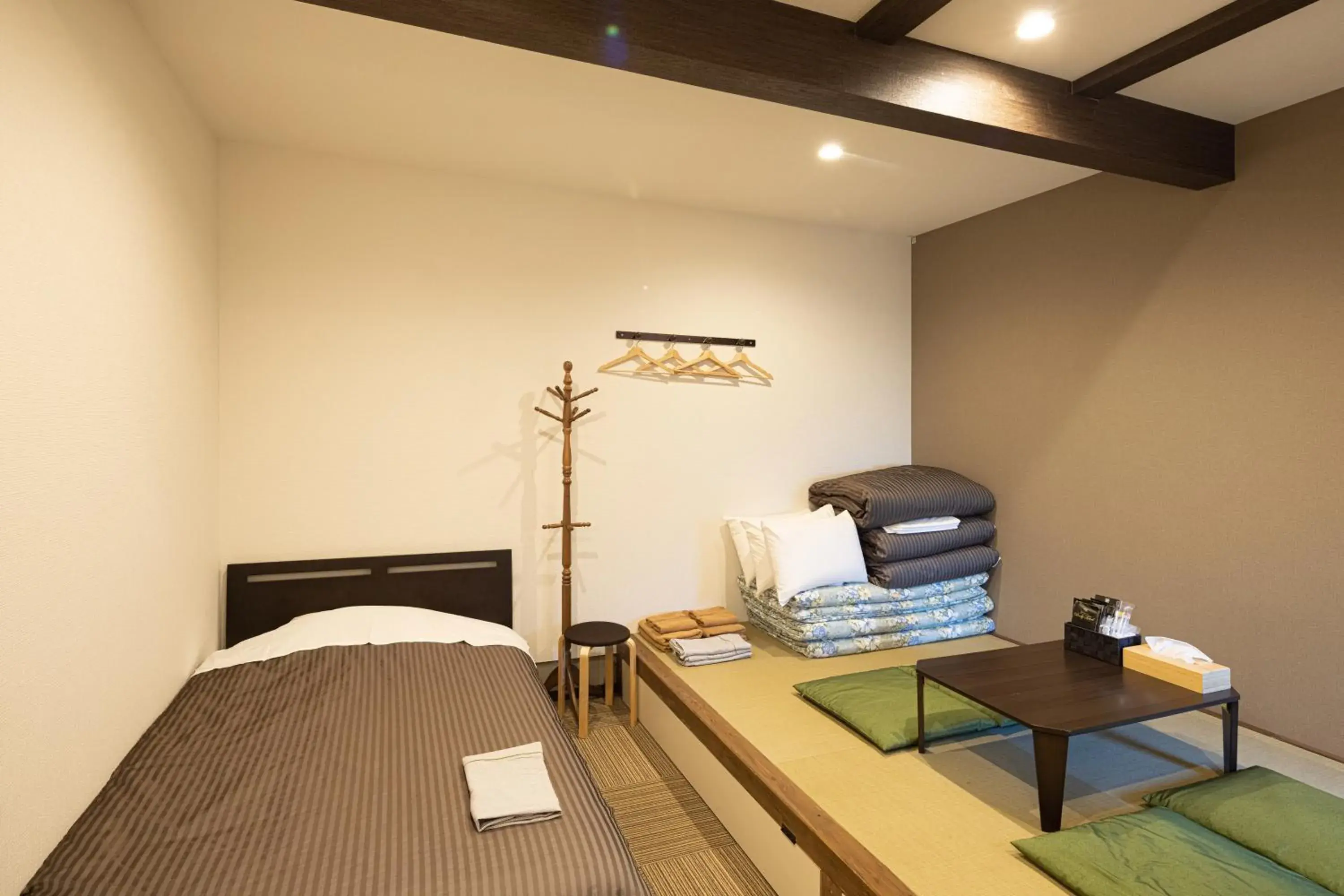 Standard Quadruple Room - No Cleaning for Consecutive Night Stays in Hotel Tohko HakataGion Standard Quadruple Room - No Cleaning for Consecutive Night Stays in Hotel Tohko HakataGion