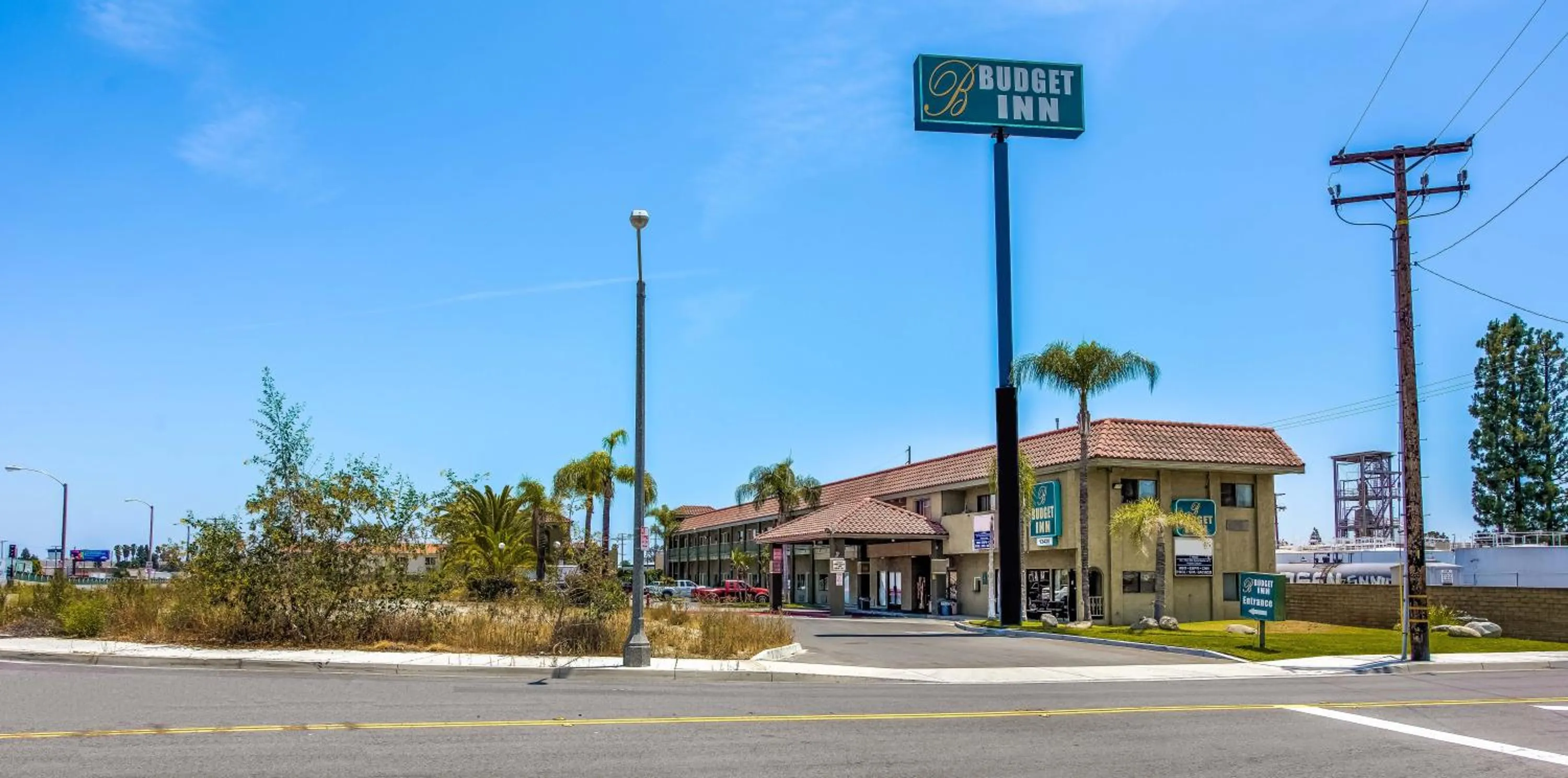 Property building in Budget Inn Anaheim / Santa Fe Springs
