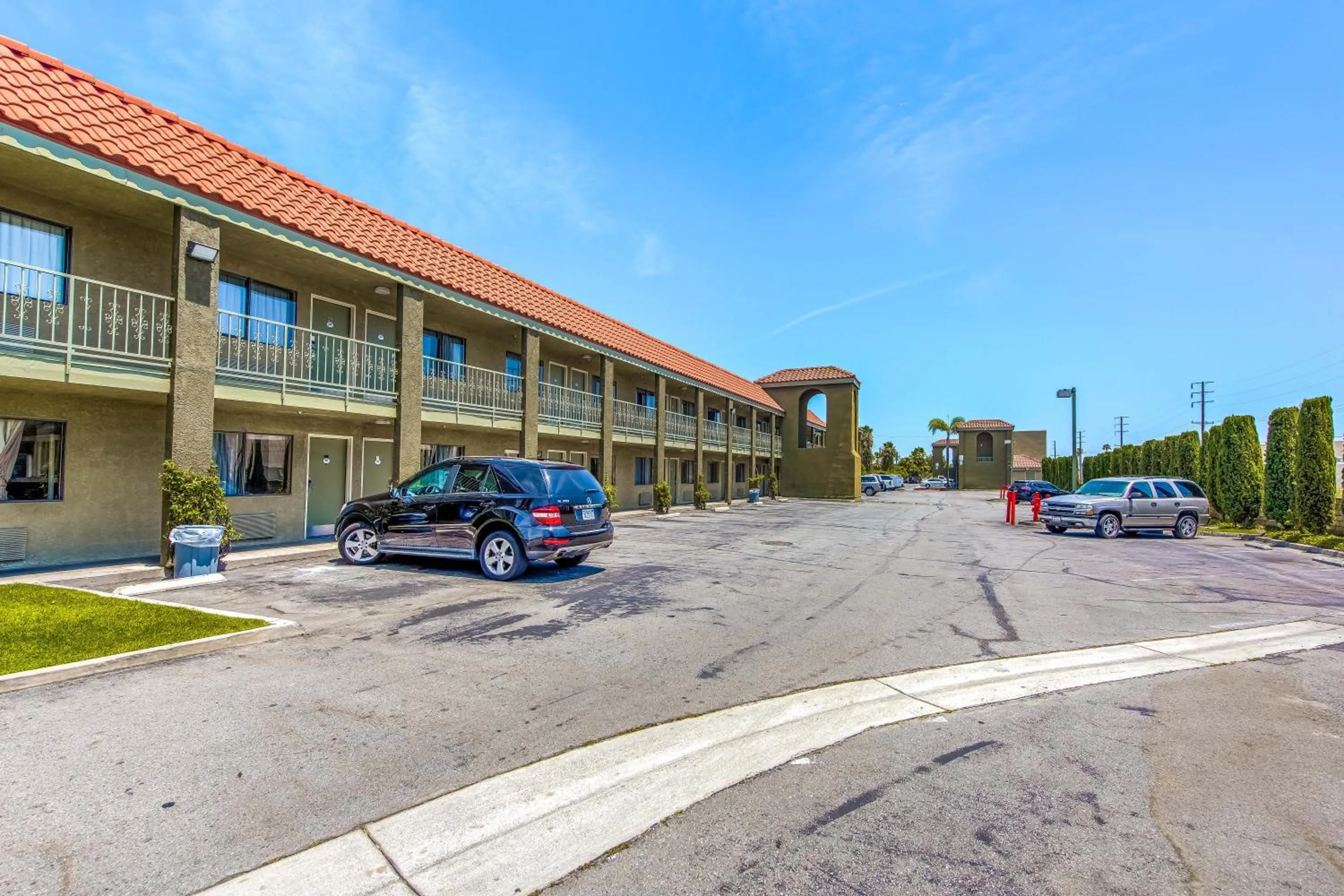Property building in Budget Inn Anaheim / Santa Fe Springs