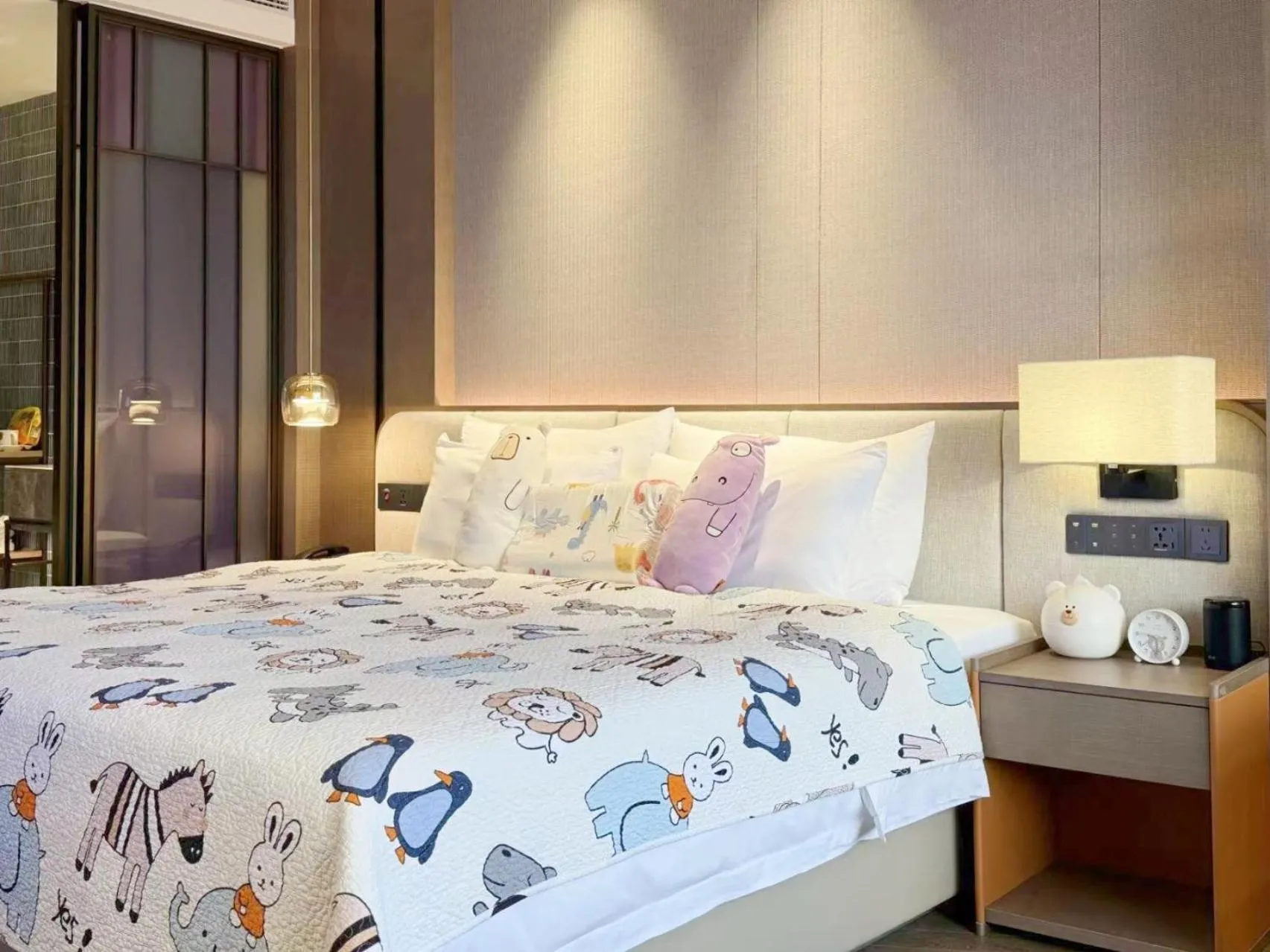 Bed in Baiyun Hotel Guangzhou