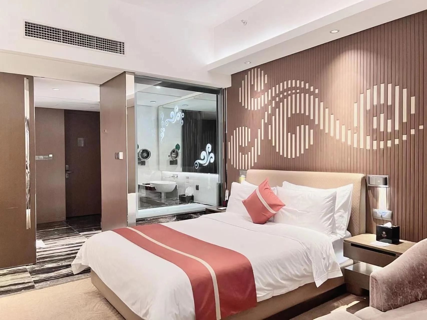 Photo of the whole room, Bed in Baiyun Hotel Guangzhou