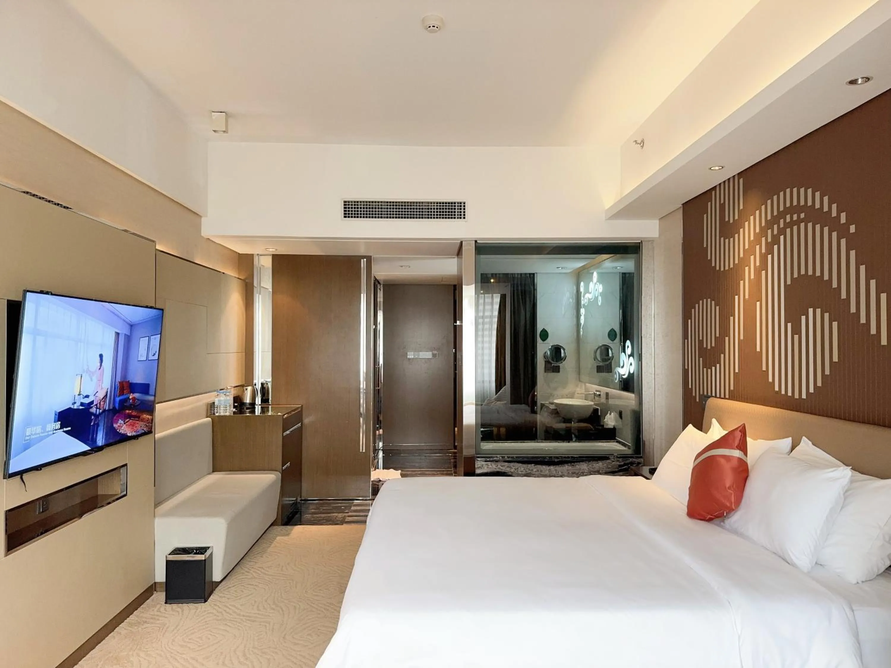 Photo of the whole room, Bed in Baiyun Hotel Guangzhou