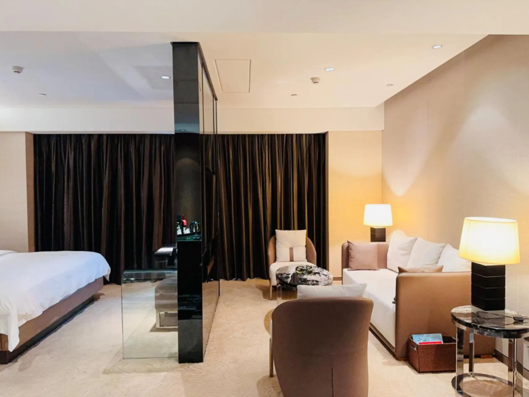 Photo of the whole room, Bed in Baiyun Hotel Guangzhou