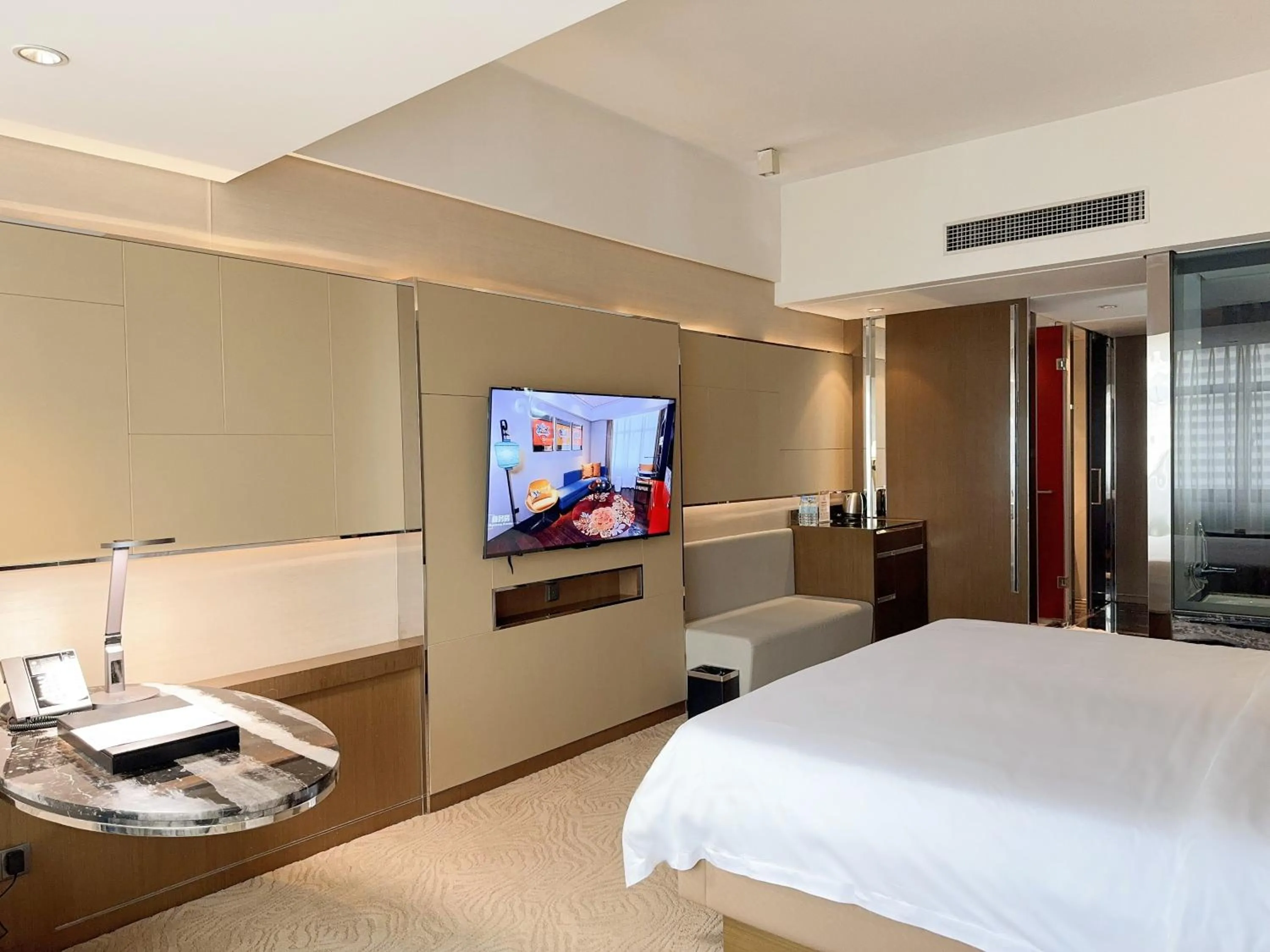 Photo of the whole room, Bed in Baiyun Hotel Guangzhou