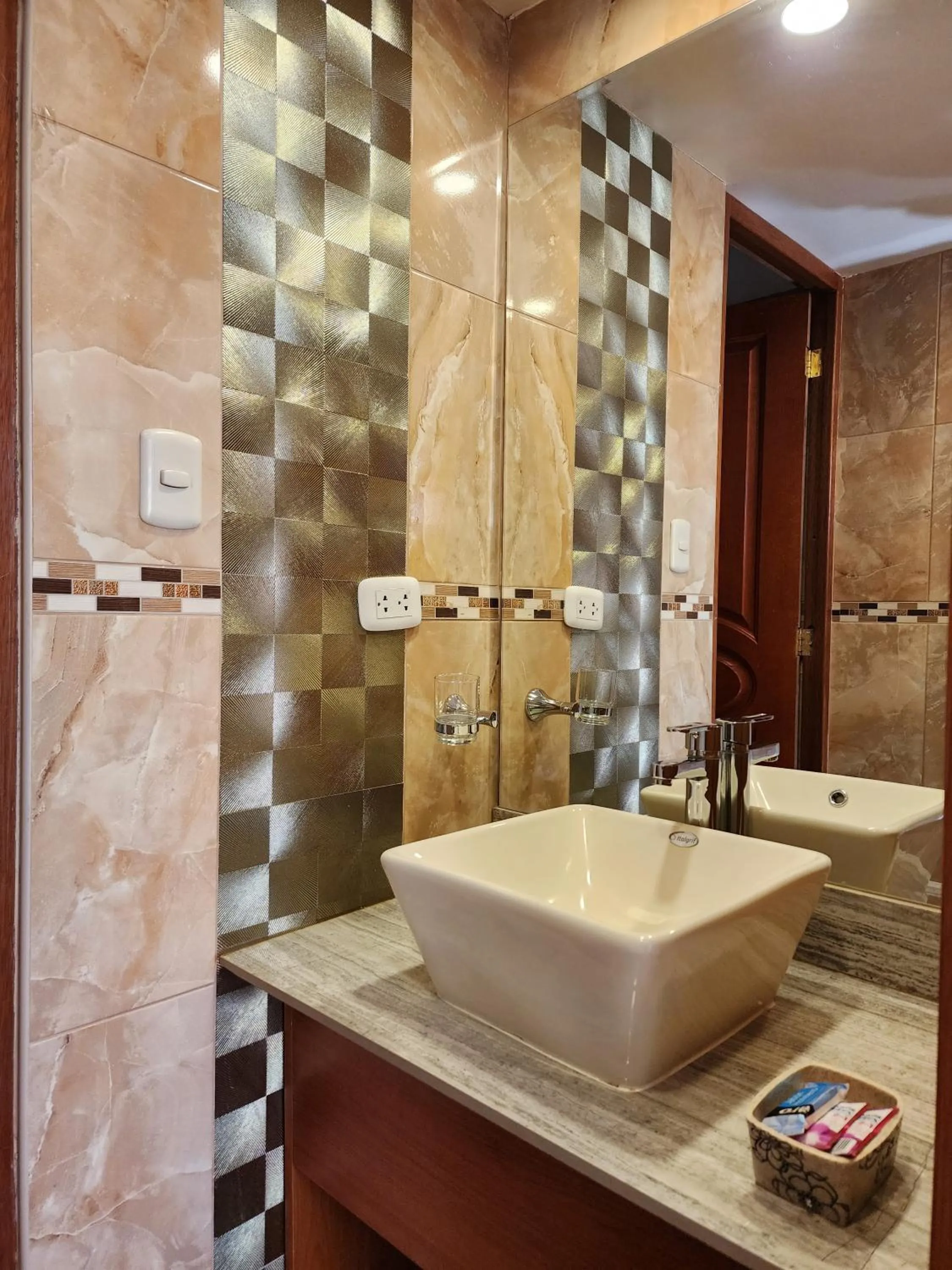 Bathroom in El Mariscal Cusco