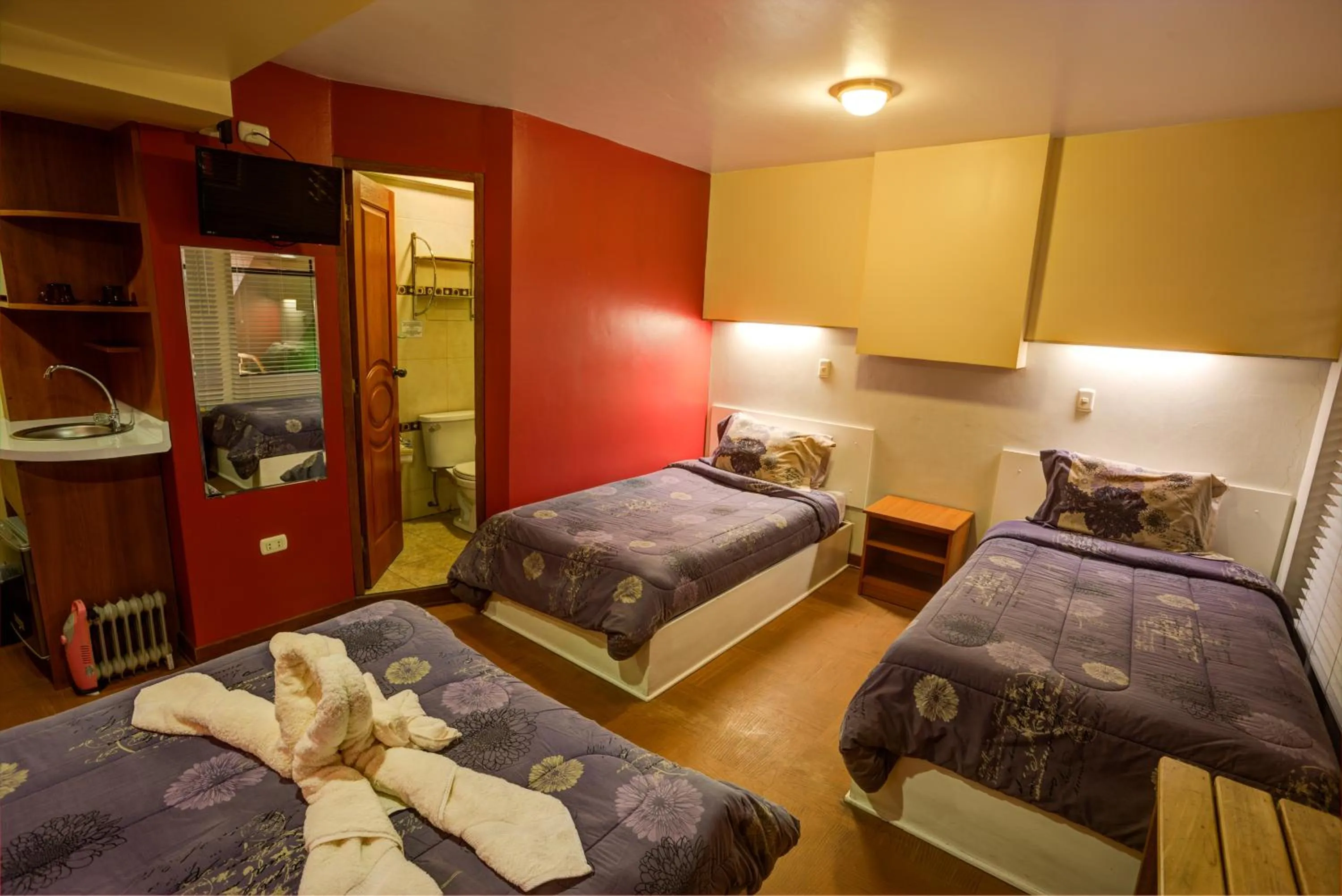 Photo of the whole room, Bed in El Mariscal Cusco