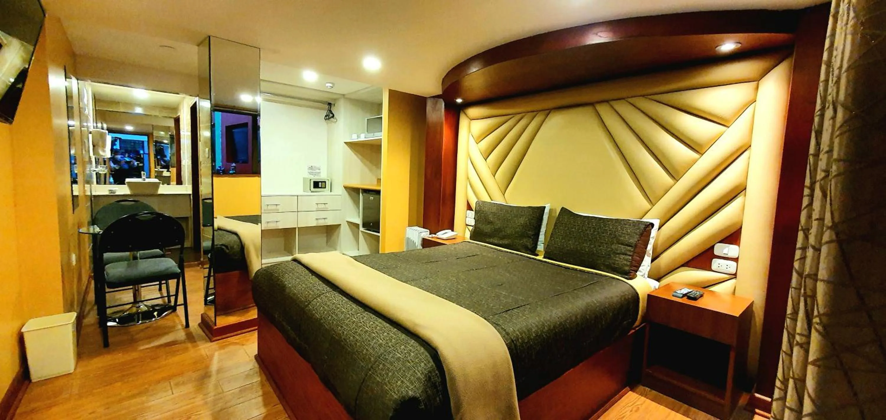 Photo of the whole room, Bed in El Mariscal Cusco