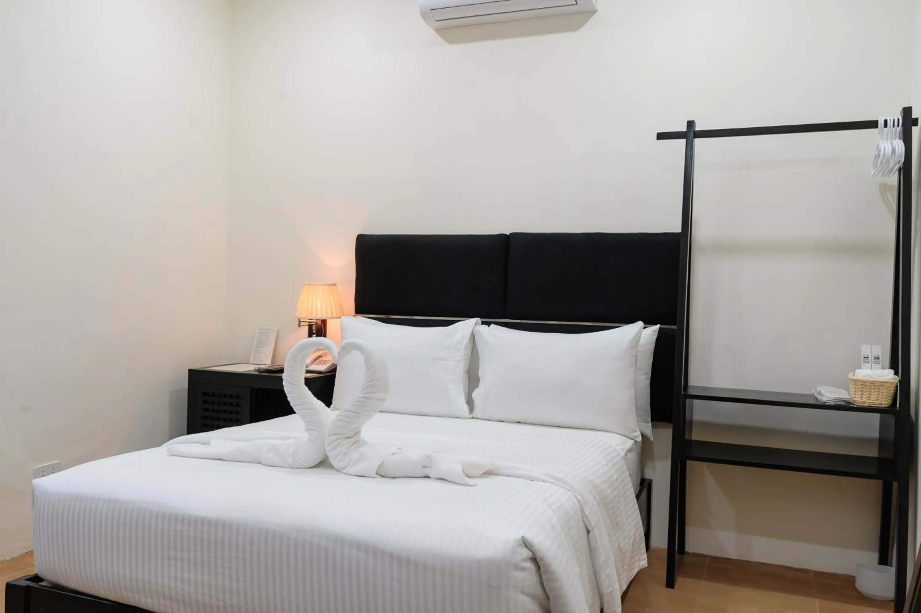 Photo of the whole room, Bed in Mario Dive Resort