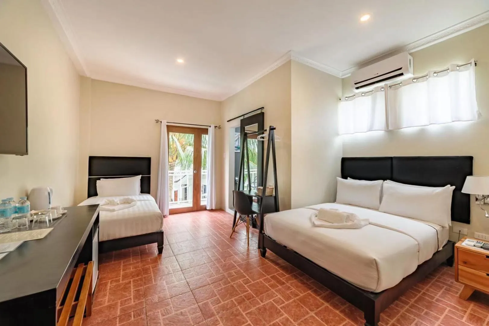 Bed in Mario Dive Resort