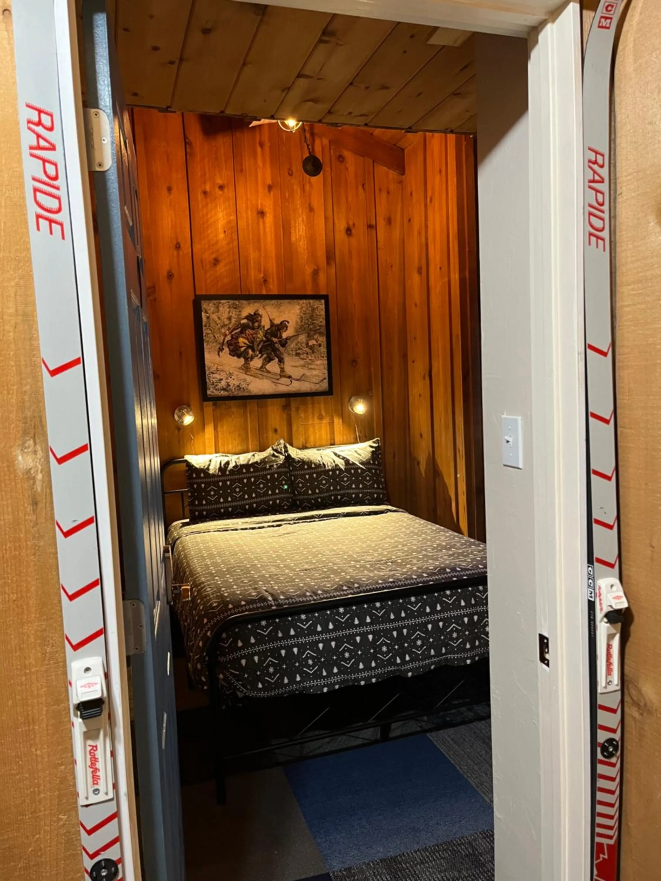 Bed in The Viking Lodge - Downtown Winter Park Colorado