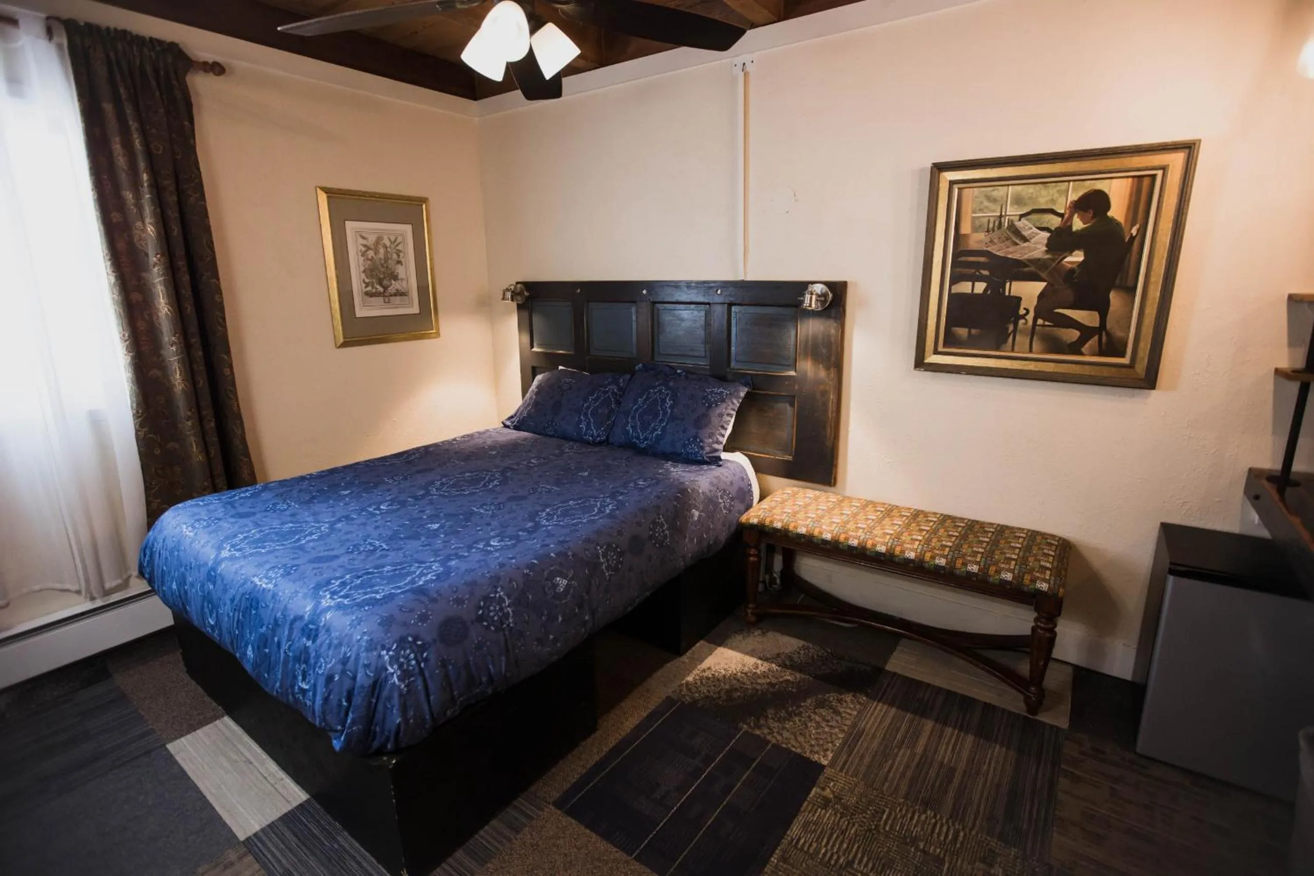 Bed in The Viking Lodge - Downtown Winter Park Colorado