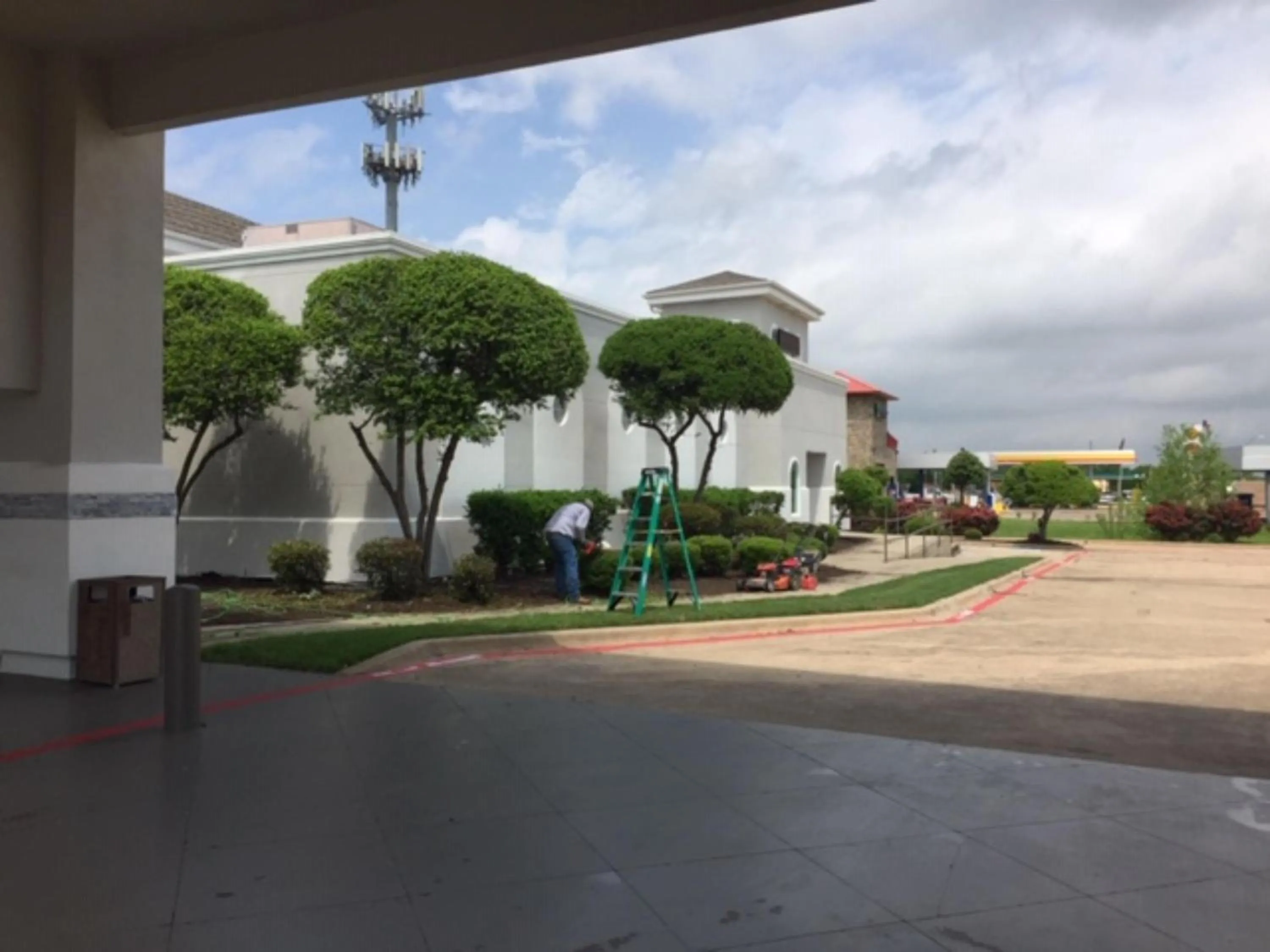 Property building in Studio 6 Burleson