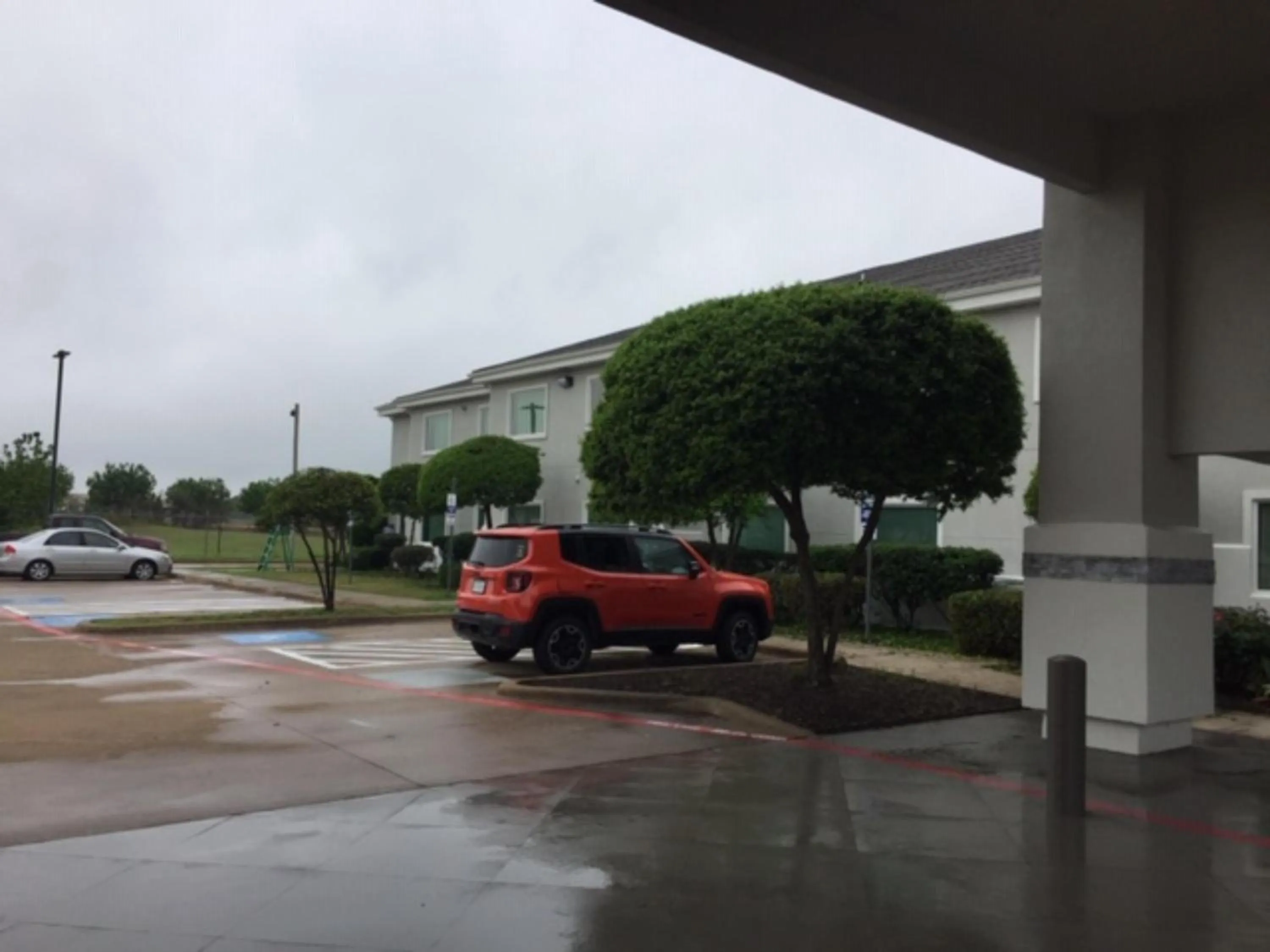 Parking in Studio 6 Burleson