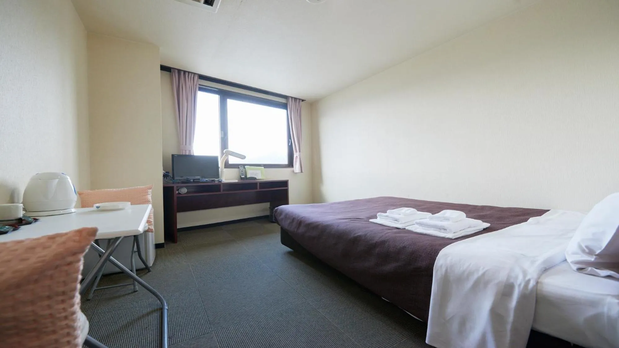 Bed in Select Inn Tsuruga