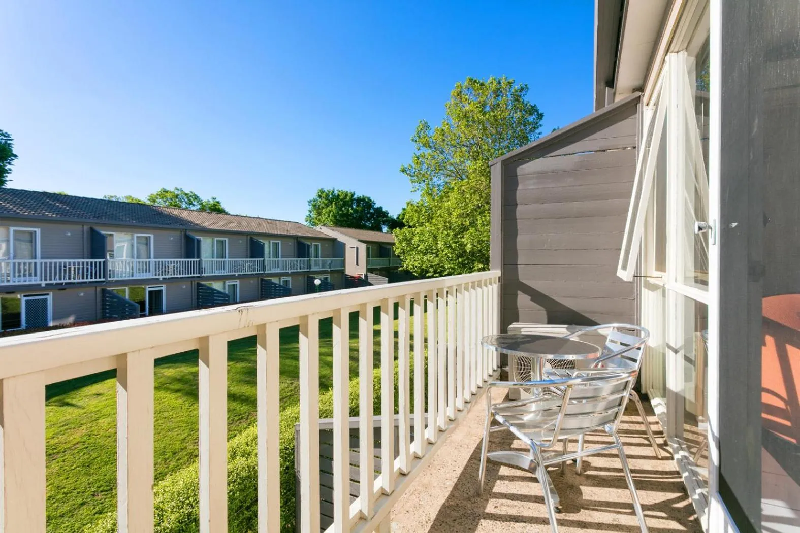 Executive Studio in Summer East Apartments