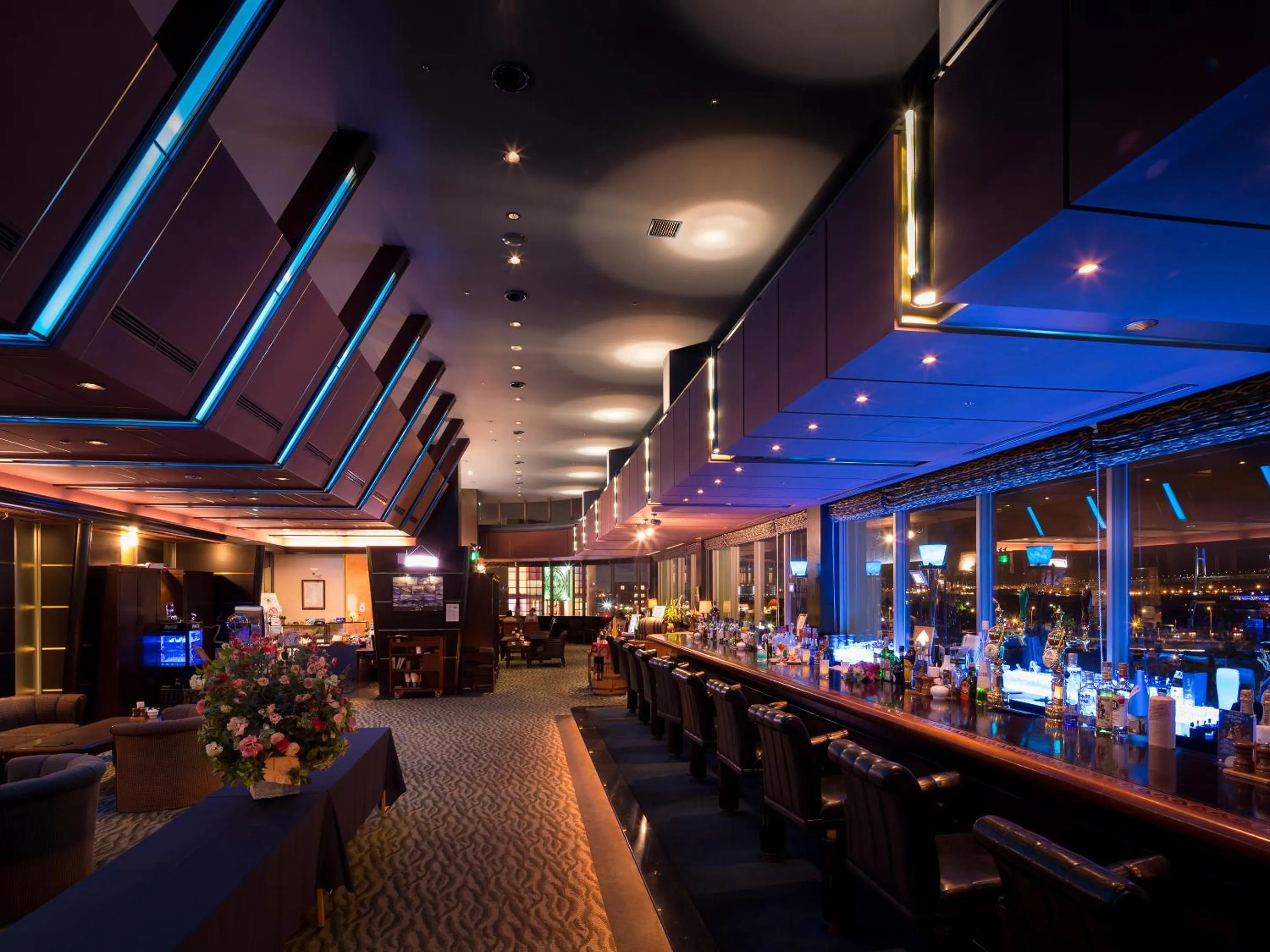 Lounge or bar in Navios Yokohama